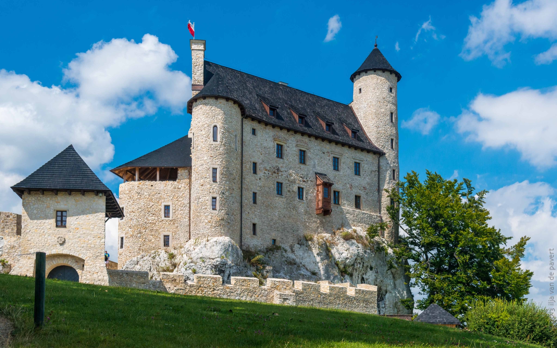 Die besten Schloss Bobolice-Hintergründe für den Telefonbildschirm