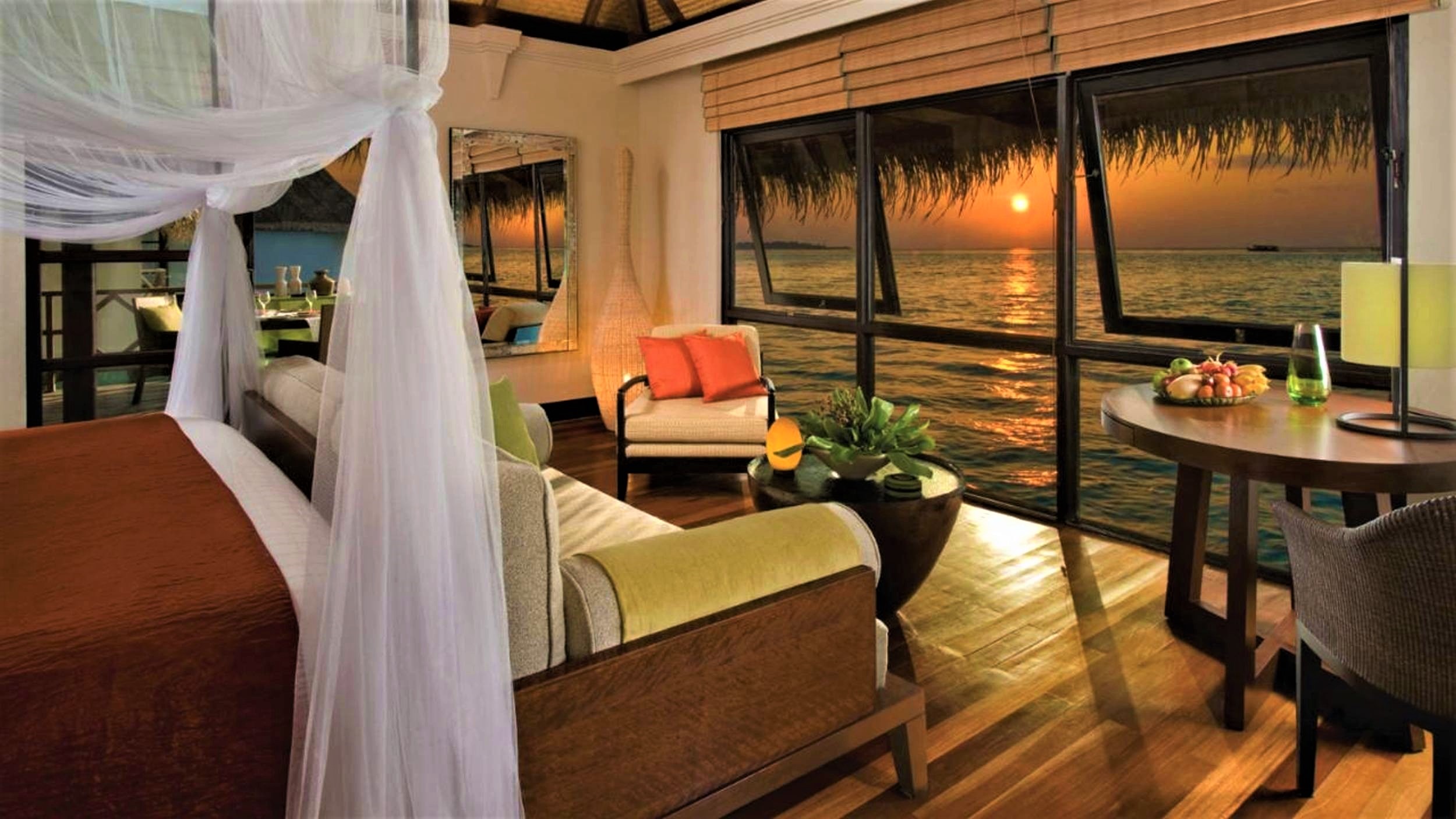 Handy-Wallpaper Ozean, Fenster, Zimmer, Bungalow, Meer, Sonnenuntergang, Menschengemacht kostenlos herunterladen.