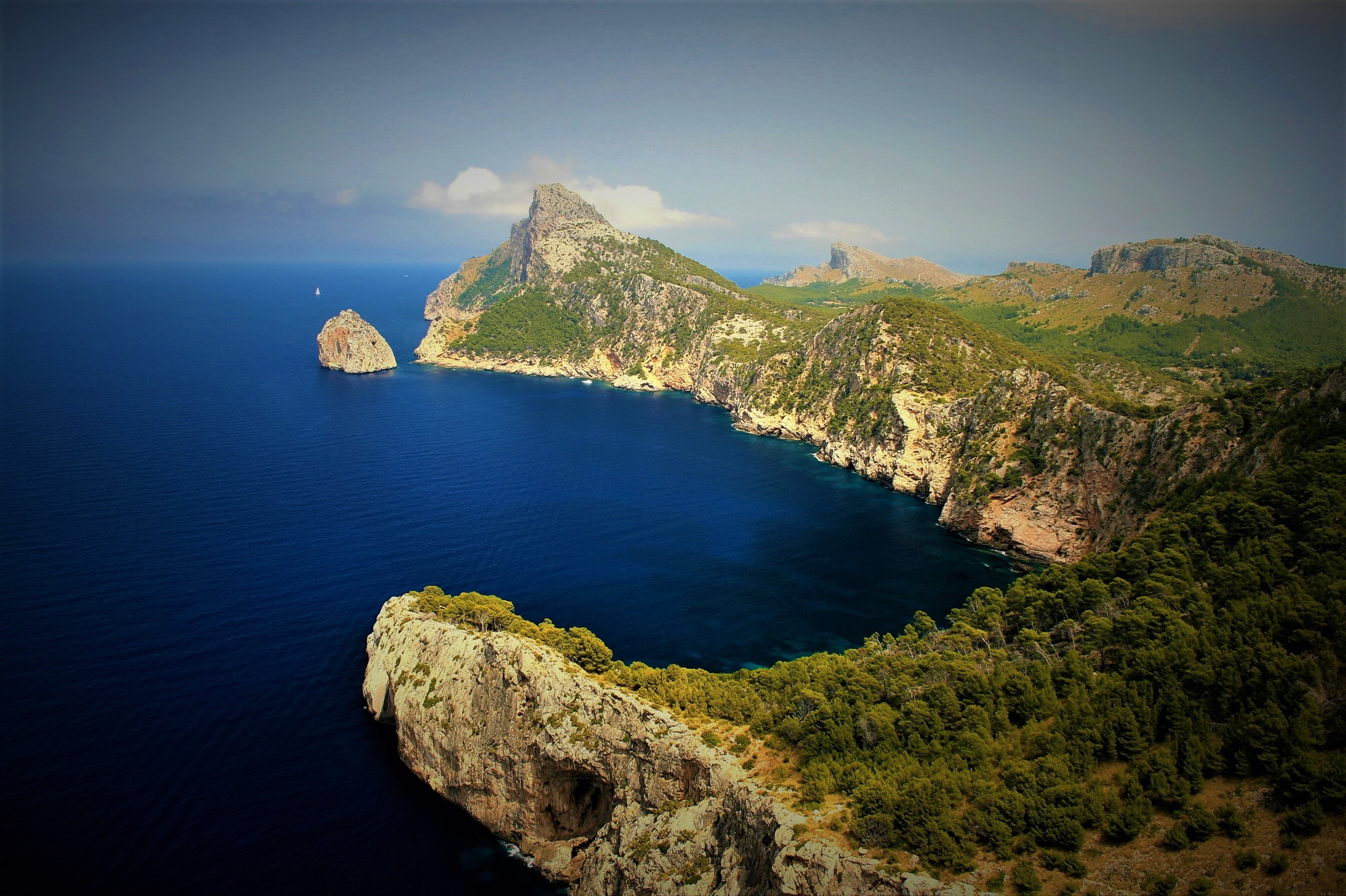 Download mobile wallpaper Sea, Horizon, Coast, Ocean, Earth, Cliff, Spain, Coastline, Majorca for free.