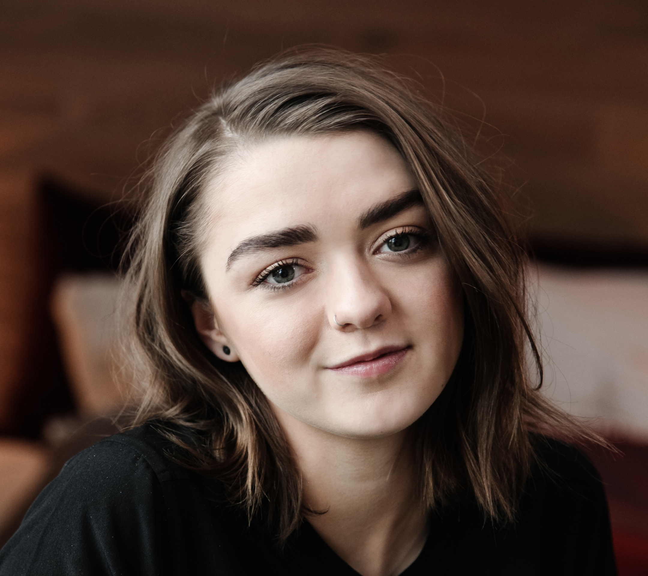 Free download wallpaper English, Face, Brunette, Celebrity, Actress, Maisie Williams on your PC desktop