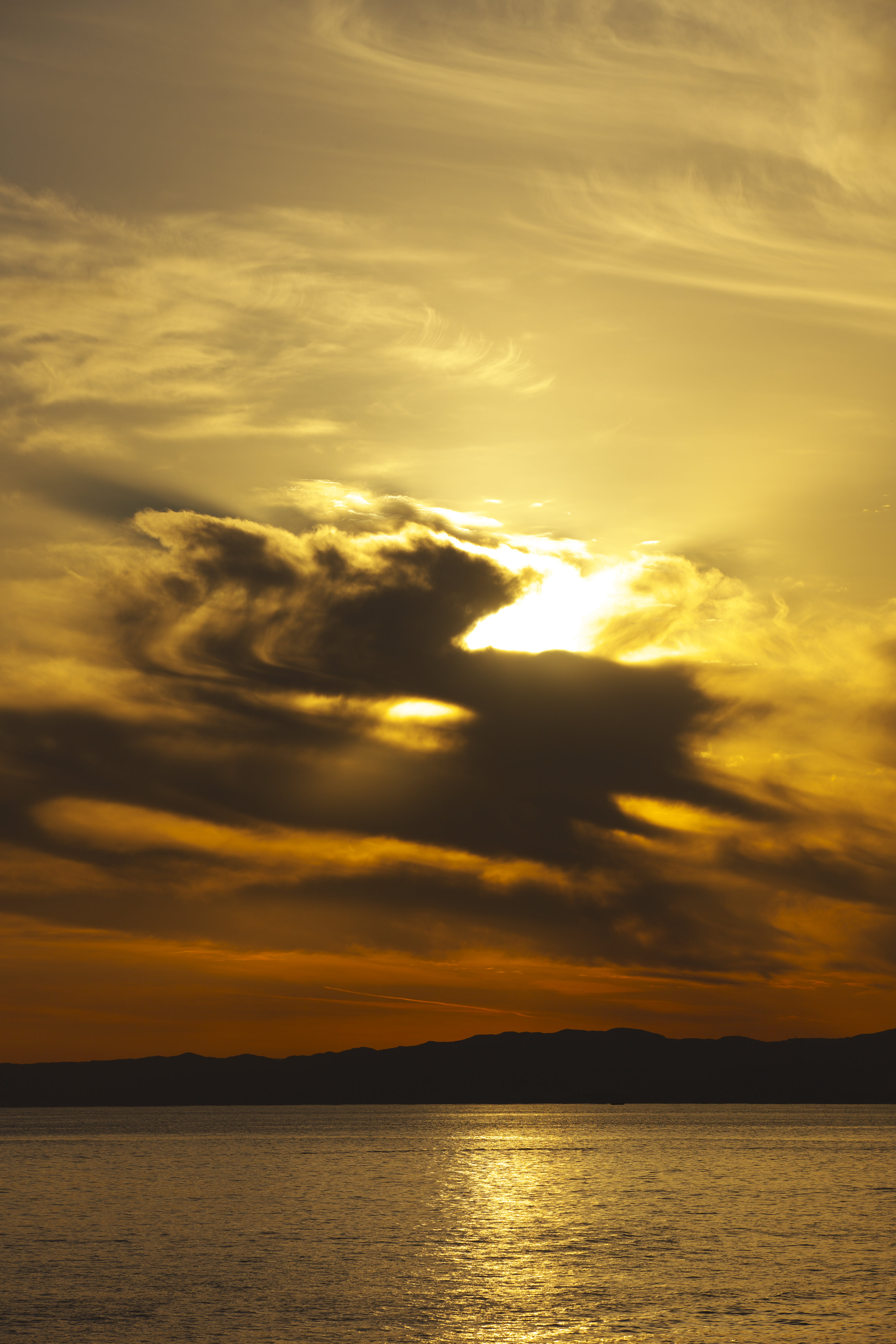 Free download wallpaper Sunset, Sea, Clouds, Horizon, Nature, Mountains on your PC desktop