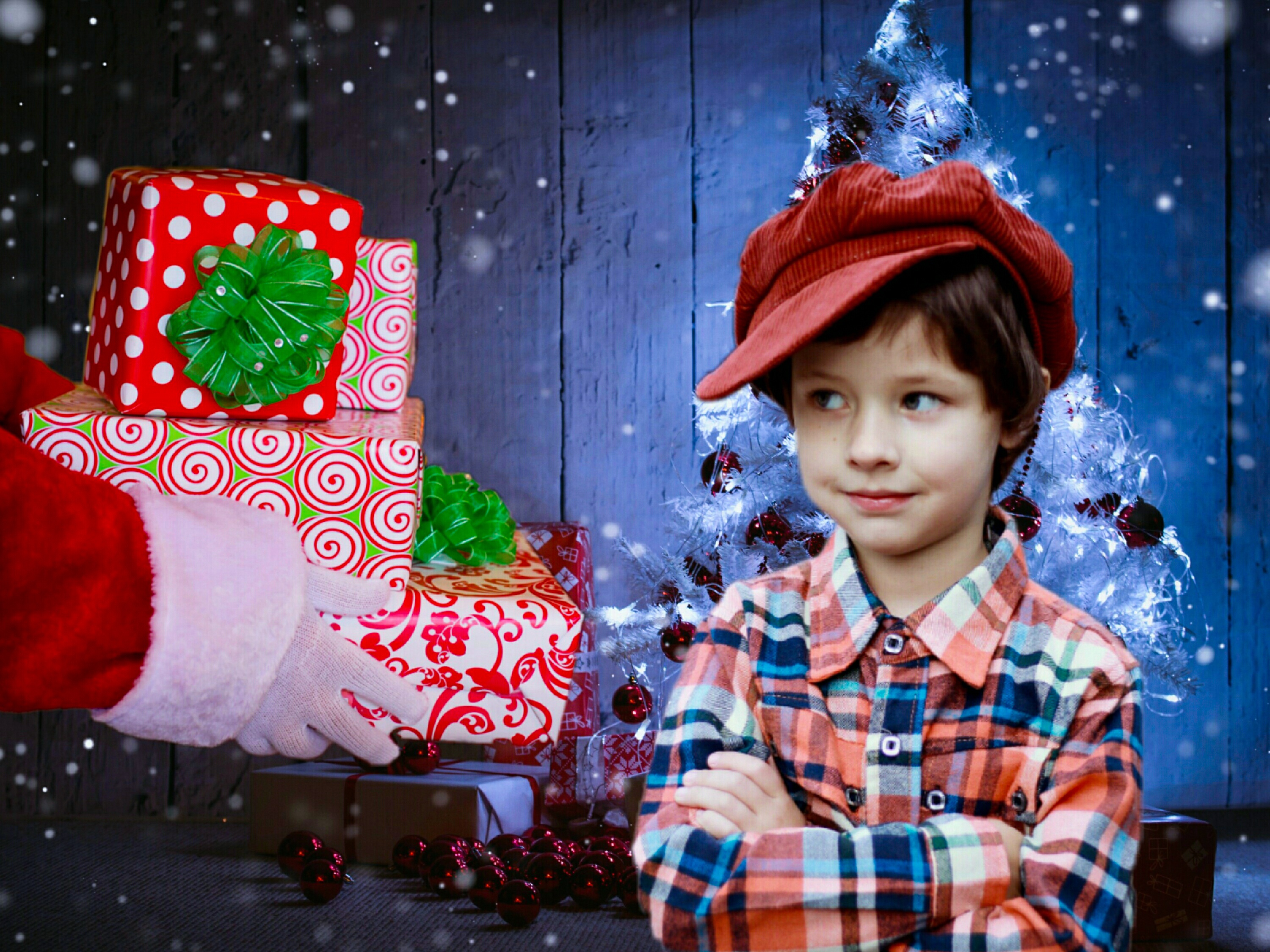 Baixe gratuitamente a imagem Papai Noel, Natal, Boné, Presente, Filho, Feriados na área de trabalho do seu PC