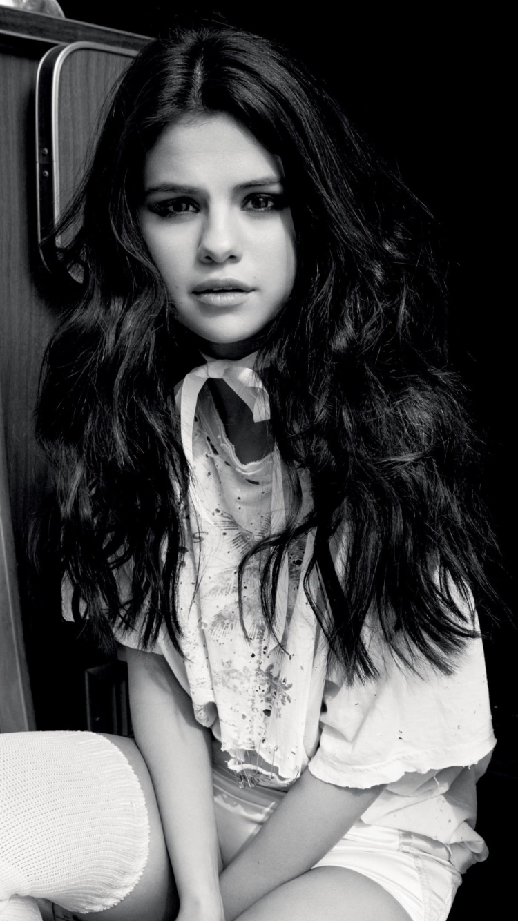 Download mobile wallpaper Music, Selena Gomez, Singer, American, Black & White for free.