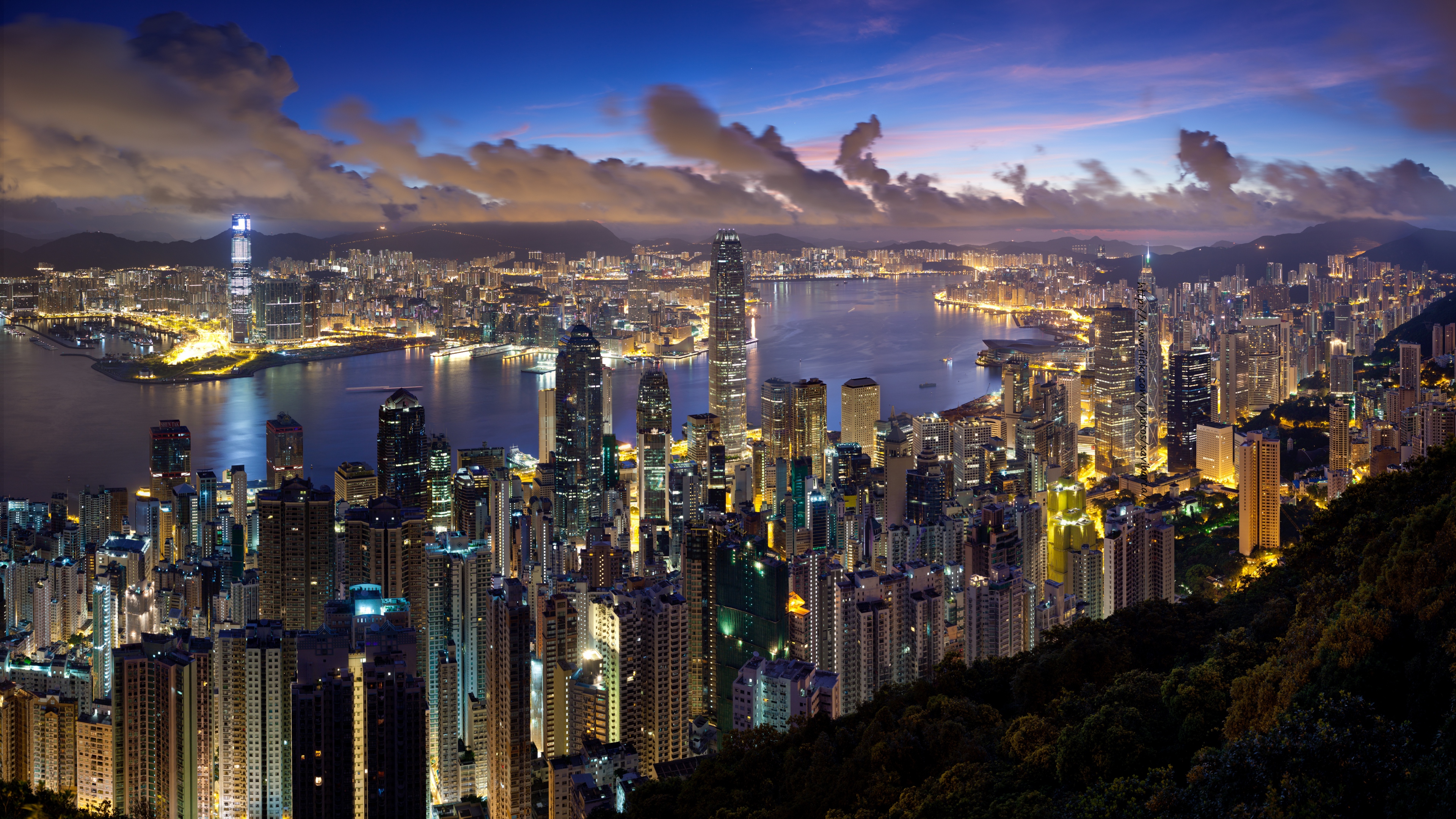 Скачать картинку Гонконг, Города, Сделано Человеком в телефон бесплатно.