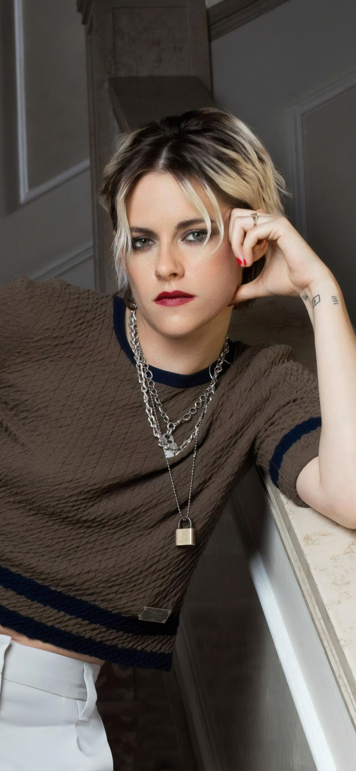 Download mobile wallpaper Kristen Stewart, American, Celebrity, Short Hair, Actress, Lipstick for free.