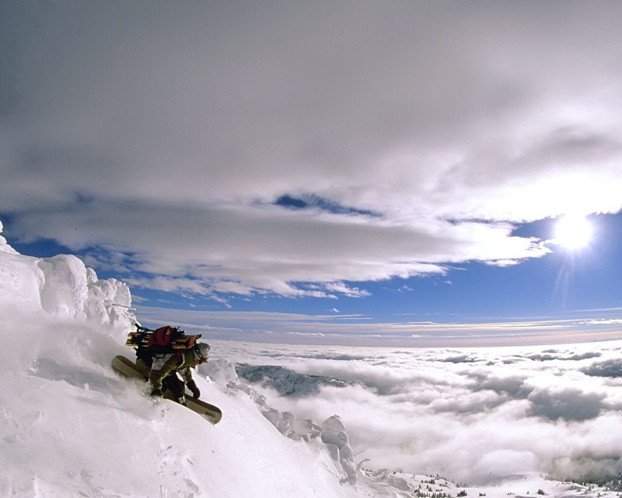 81222 скачать обои сноуборд, экстрим, спорт, небо, облака, вершина, высота, спуск - заставки и картинки бесплатно