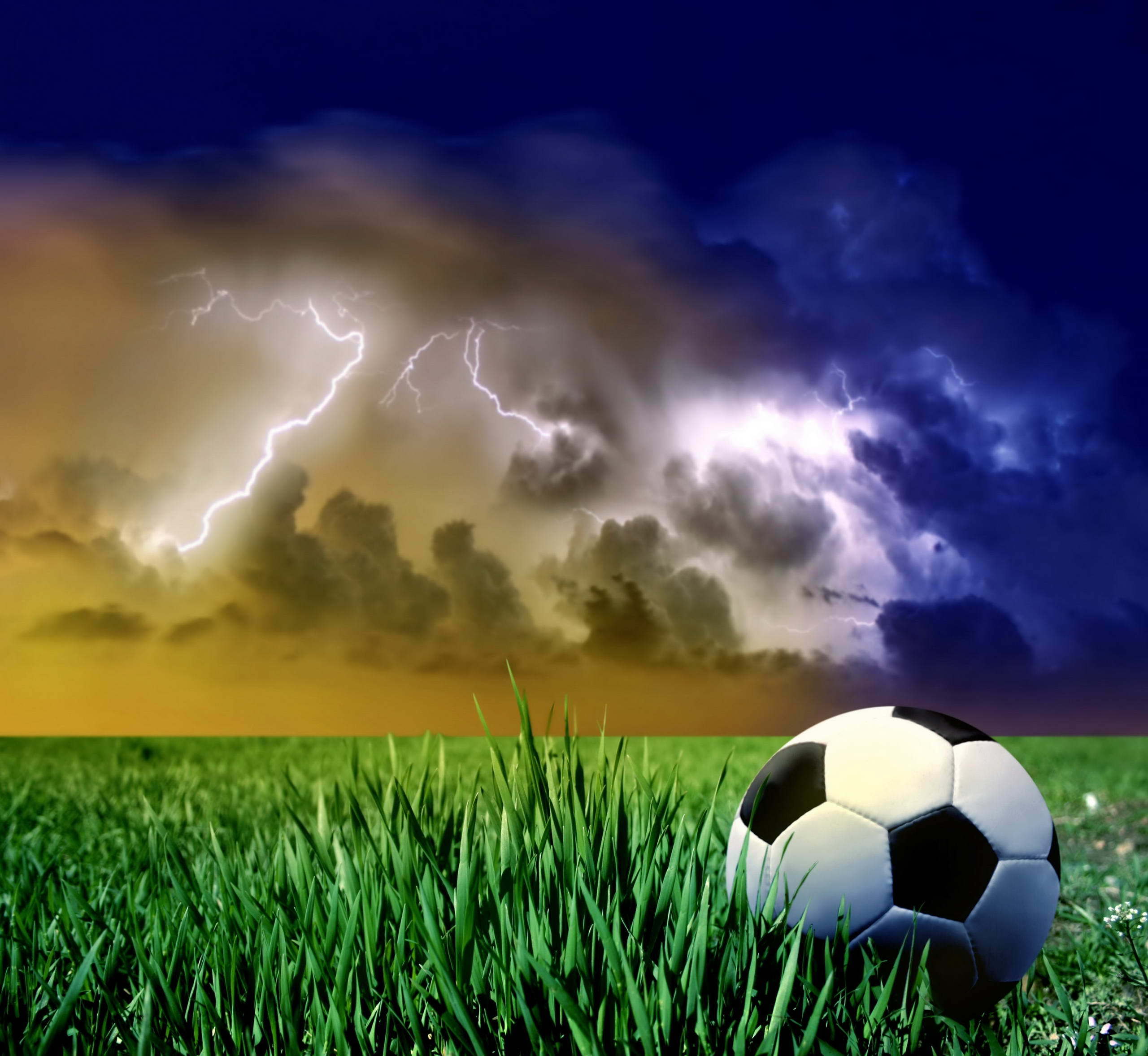 Download mobile wallpaper Sky, Sports, Football for free.