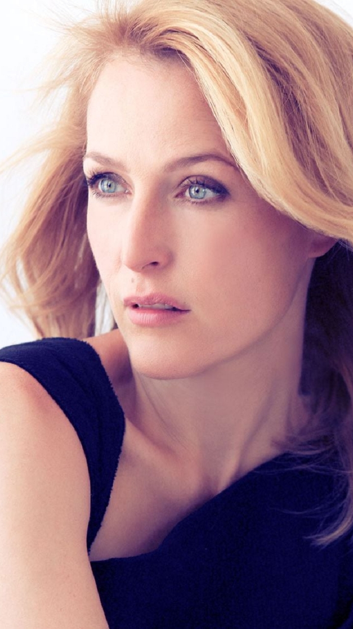 Download mobile wallpaper Blonde, Celebrity, Actress, Gillian Anderson for free.
