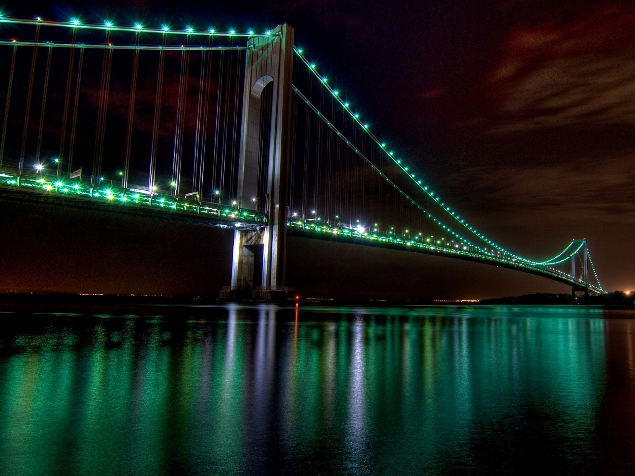 Скачать обои бесплатно Ночь, Свет, Мост, Зеленый, Нью Йорк, Сделано Человеком, Мост Верраццано Нарроуз картинка на рабочий стол ПК