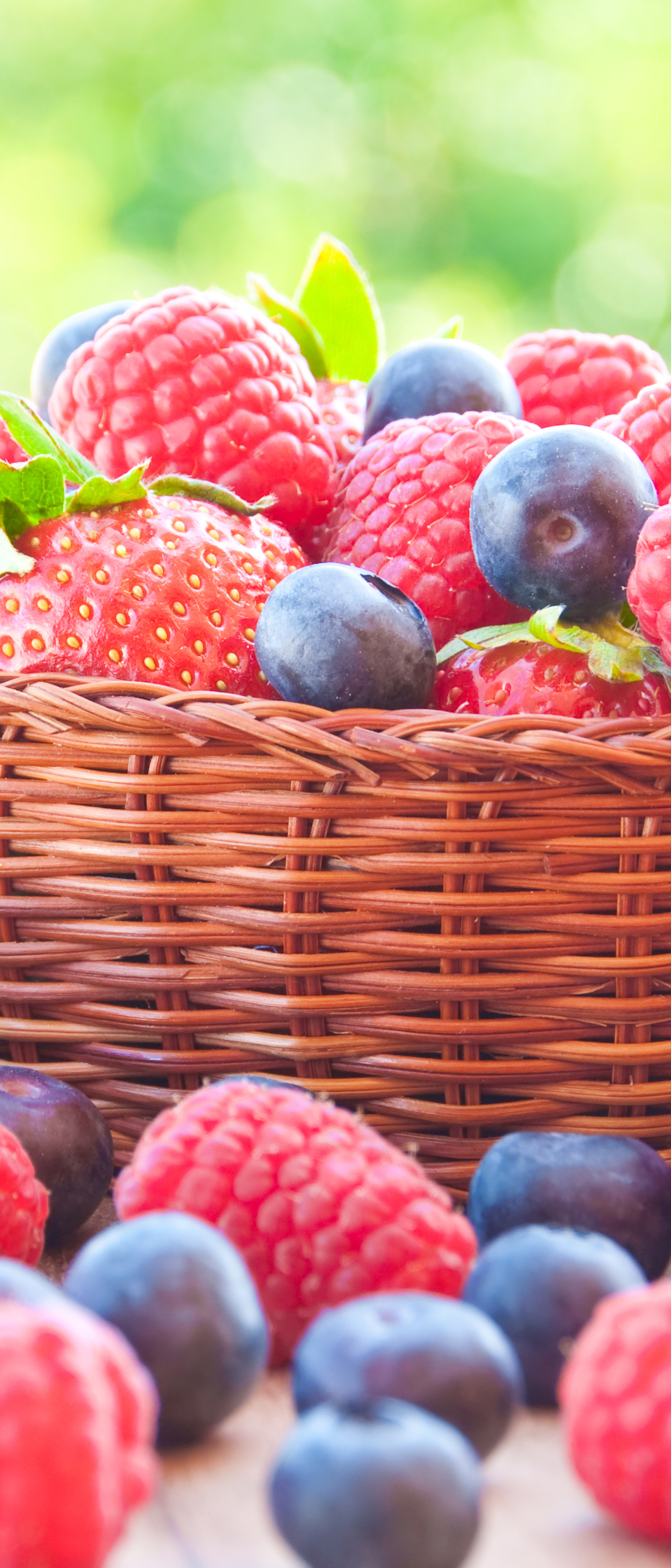 Download mobile wallpaper Food, Strawberry, Blueberry, Raspberry, Berry for free.