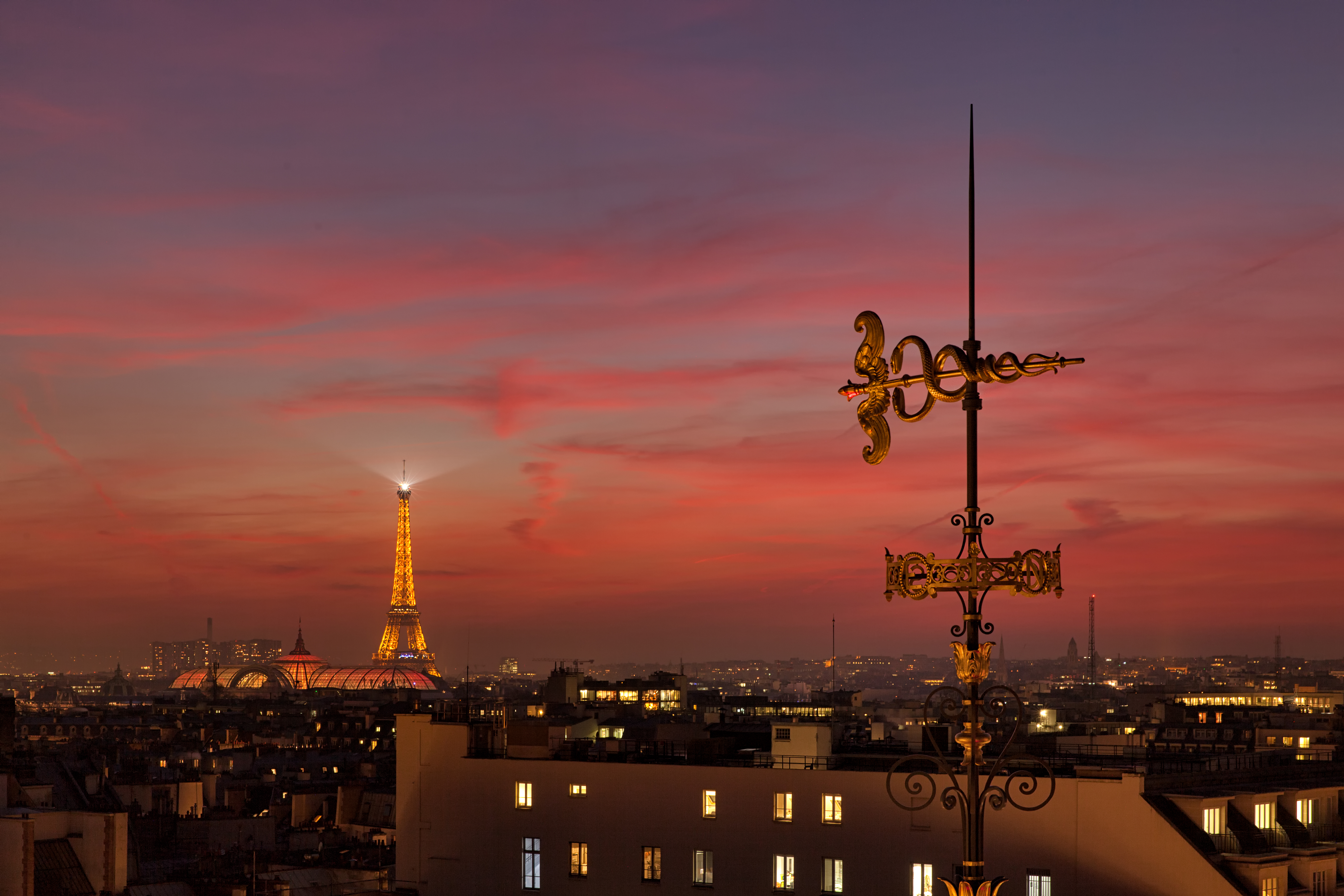 Handy-Wallpaper Städte, Paris, Eiffelturm, Dämmerung, Sonnenuntergang, Menschengemacht kostenlos herunterladen.