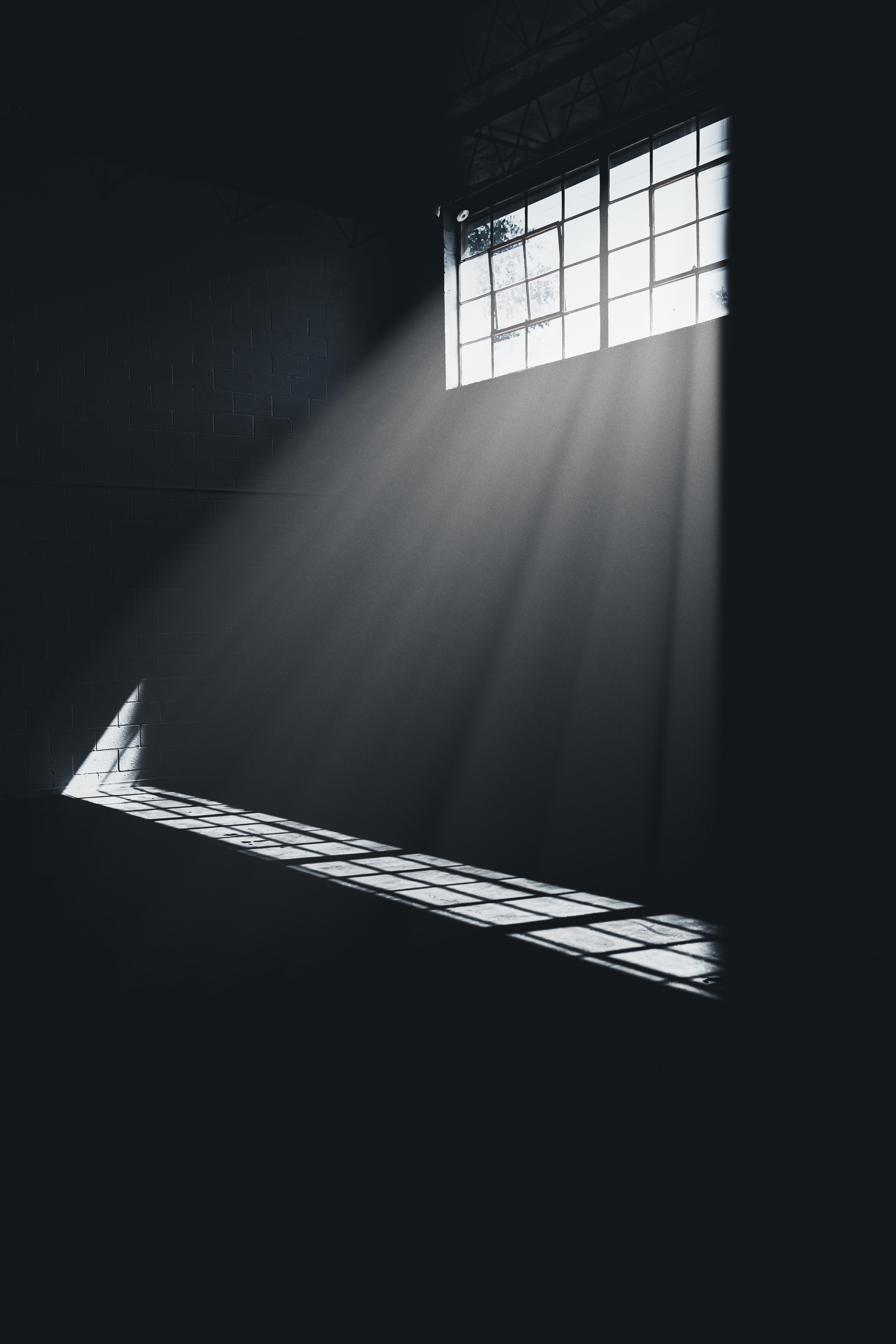 window, dark, shine, light, room Smartphone Background