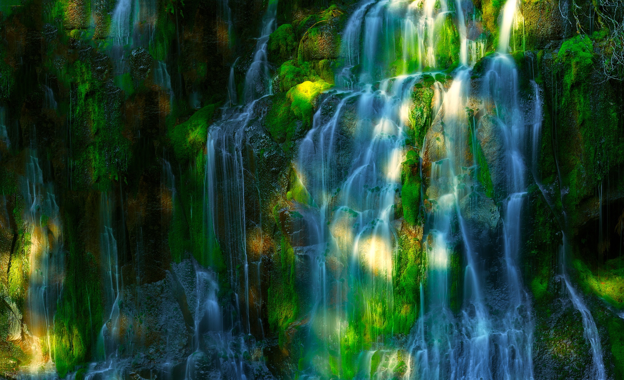 Laden Sie das Wasserfälle, Wasserfall, Wald, Sonnenstrahl, Erde/natur, Sonnenschein-Bild kostenlos auf Ihren PC-Desktop herunter