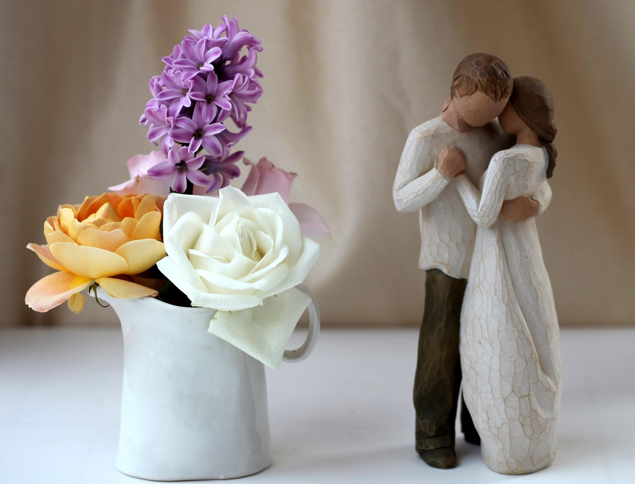 couple, flowers, roses, hyacinth, pair, statuette, embrace