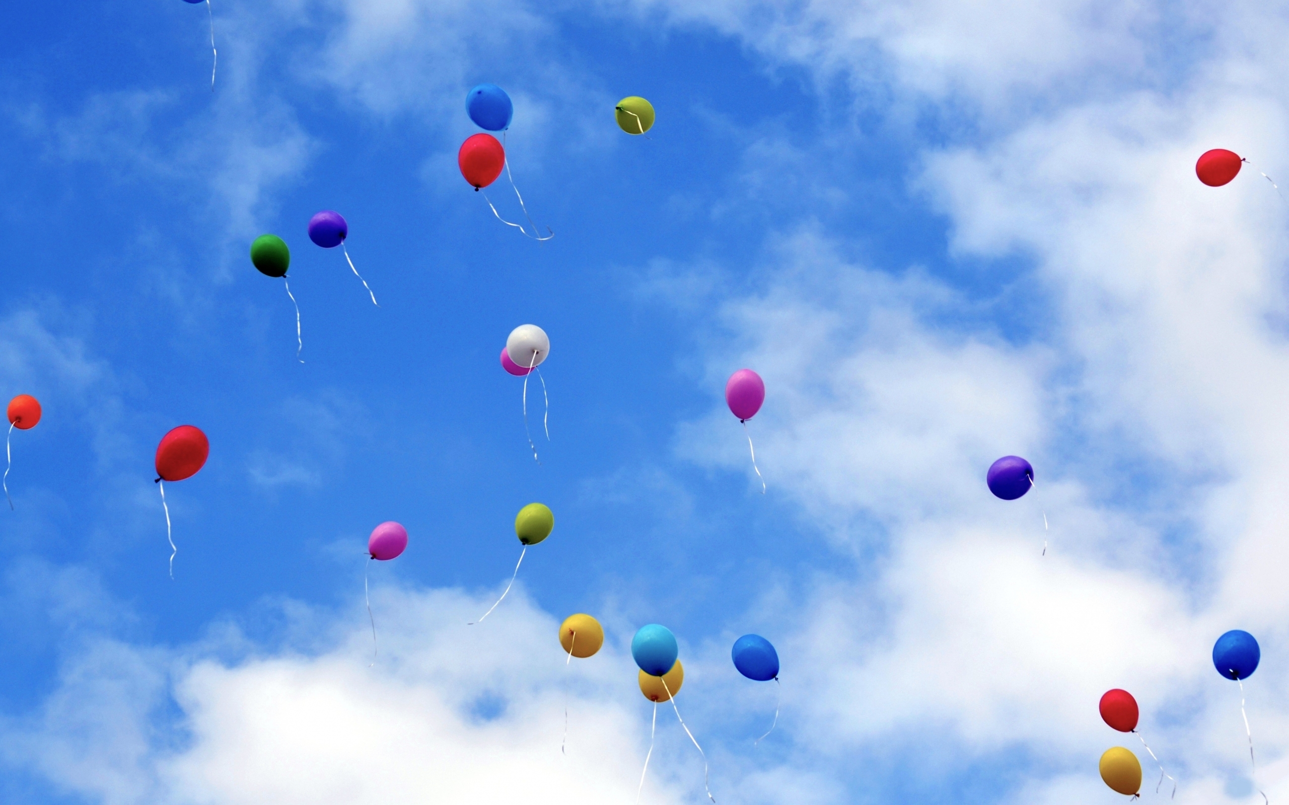 48992 Hintergrundbild herunterladen luftballons, objekte, landschaft, sky, blau - Bildschirmschoner und Bilder kostenlos