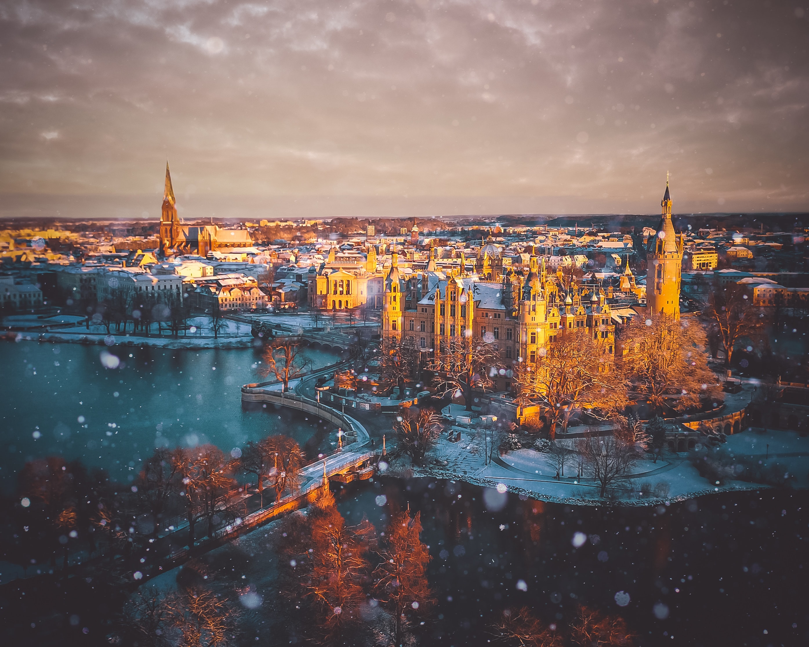 PCデスクトップに雪, 市, 宮殿, 川, 都市画像を無料でダウンロード