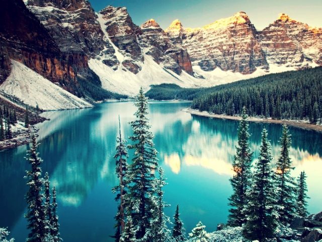 Handy-Wallpaper Seen, Berg, See, Kanada, Wald, Gebirge, Moränensee, Erde/natur, Spiegelung, Betrachtung kostenlos herunterladen.