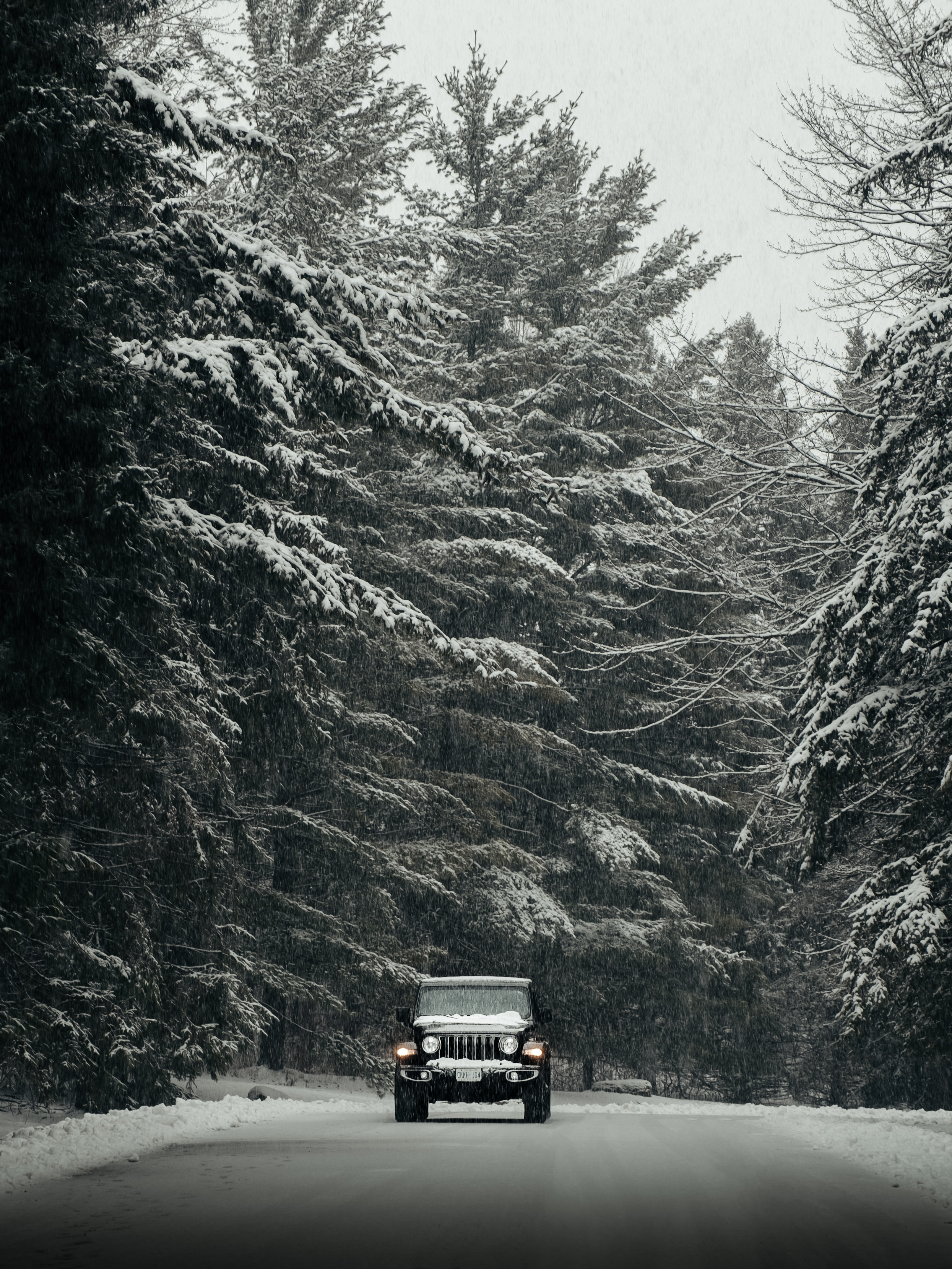 60017 Hintergrundbild herunterladen wagen, auto, schnee, cars, schwarz, straße, das schwarze, suv, jeep, jeep wrangler - Bildschirmschoner und Bilder kostenlos