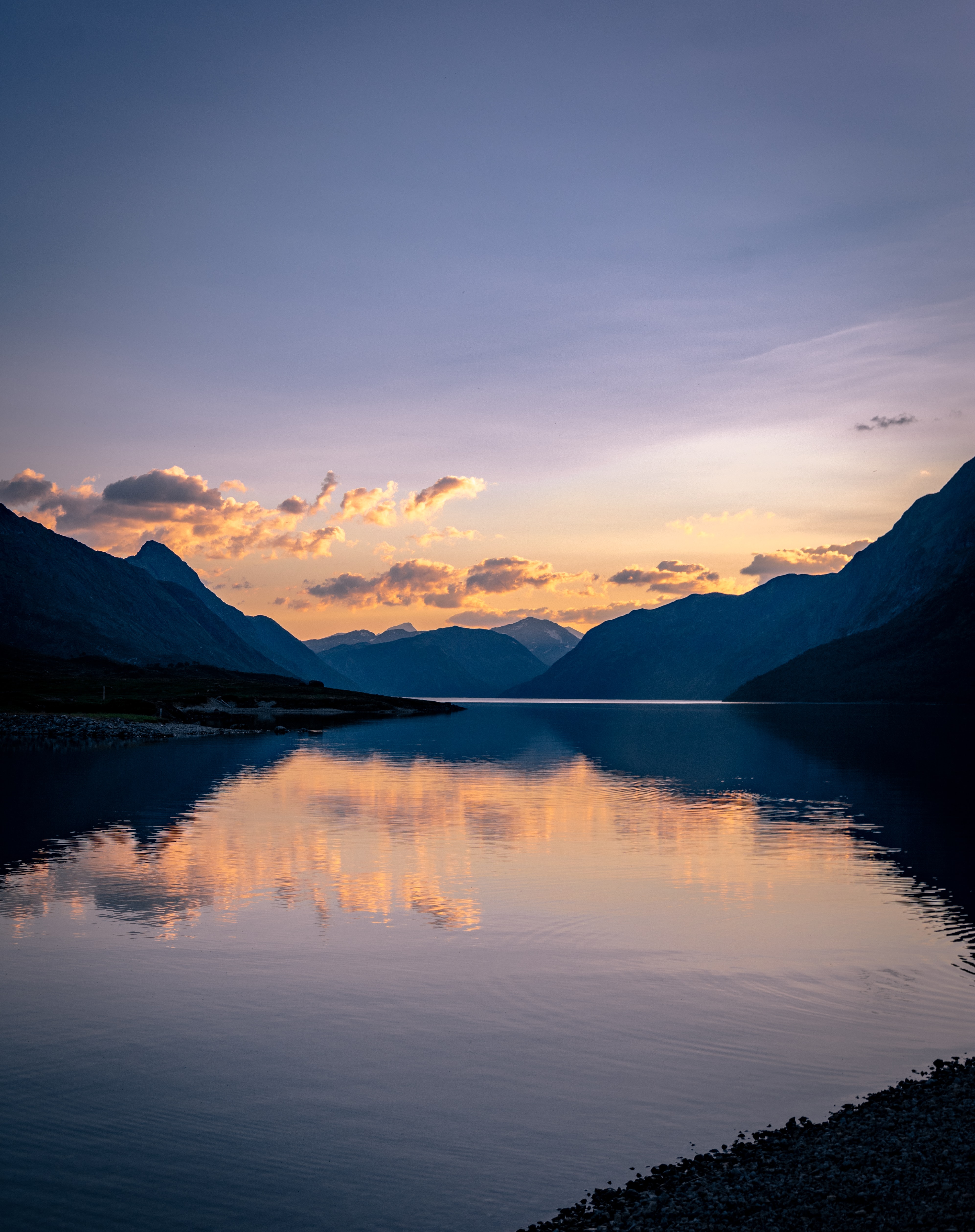 Laden Sie das Natur, Sunset, Mountains, Horizont, Bank, See, Ufer-Bild kostenlos auf Ihren PC-Desktop herunter