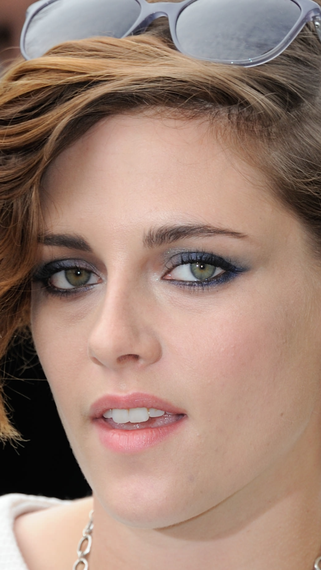 Handy-Wallpaper Kristen Stewart, Berühmtheiten kostenlos herunterladen.