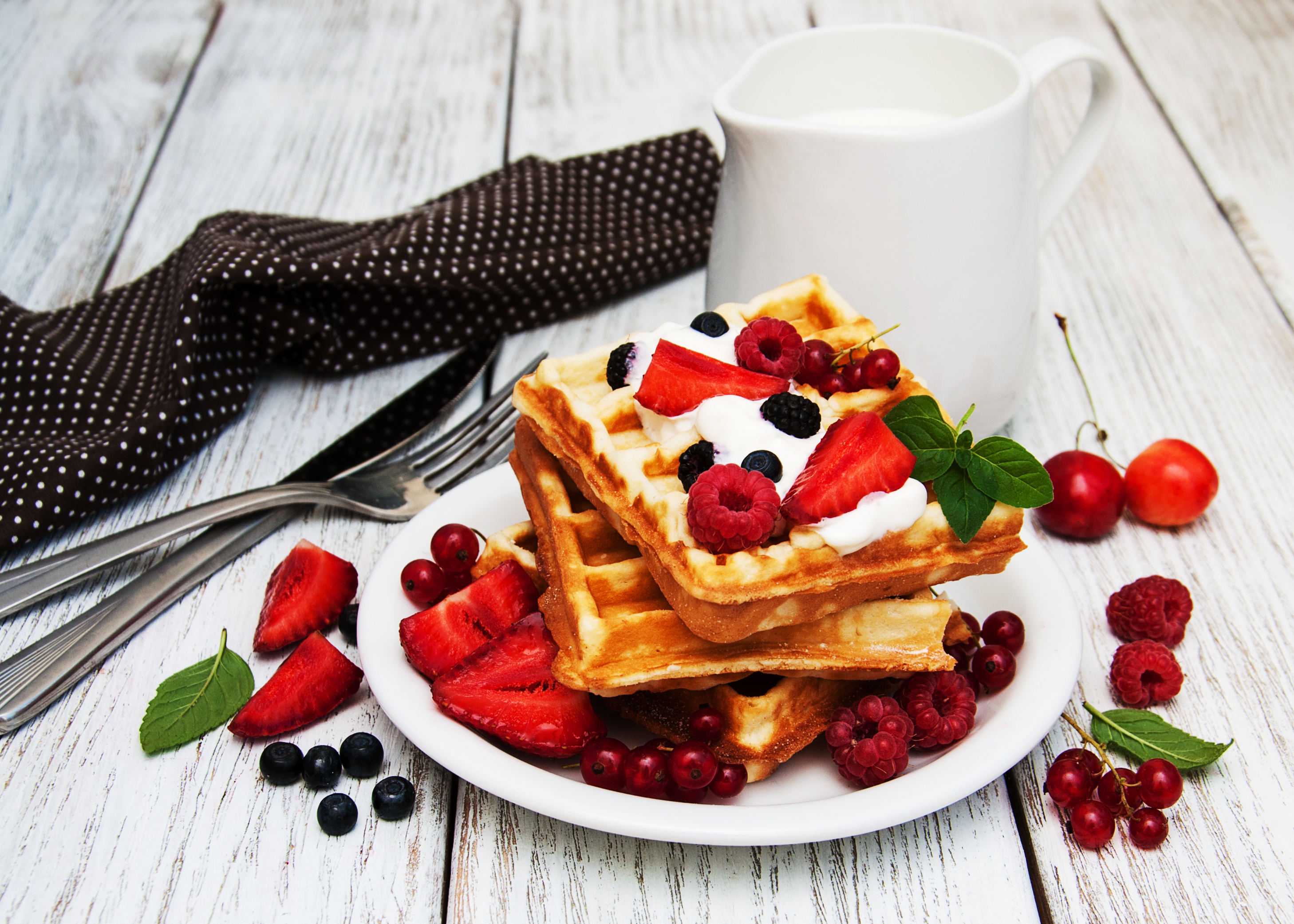 Free download wallpaper Food, Strawberry, Blueberry, Still Life, Berry, Waffle, Breakfast, Currants on your PC desktop