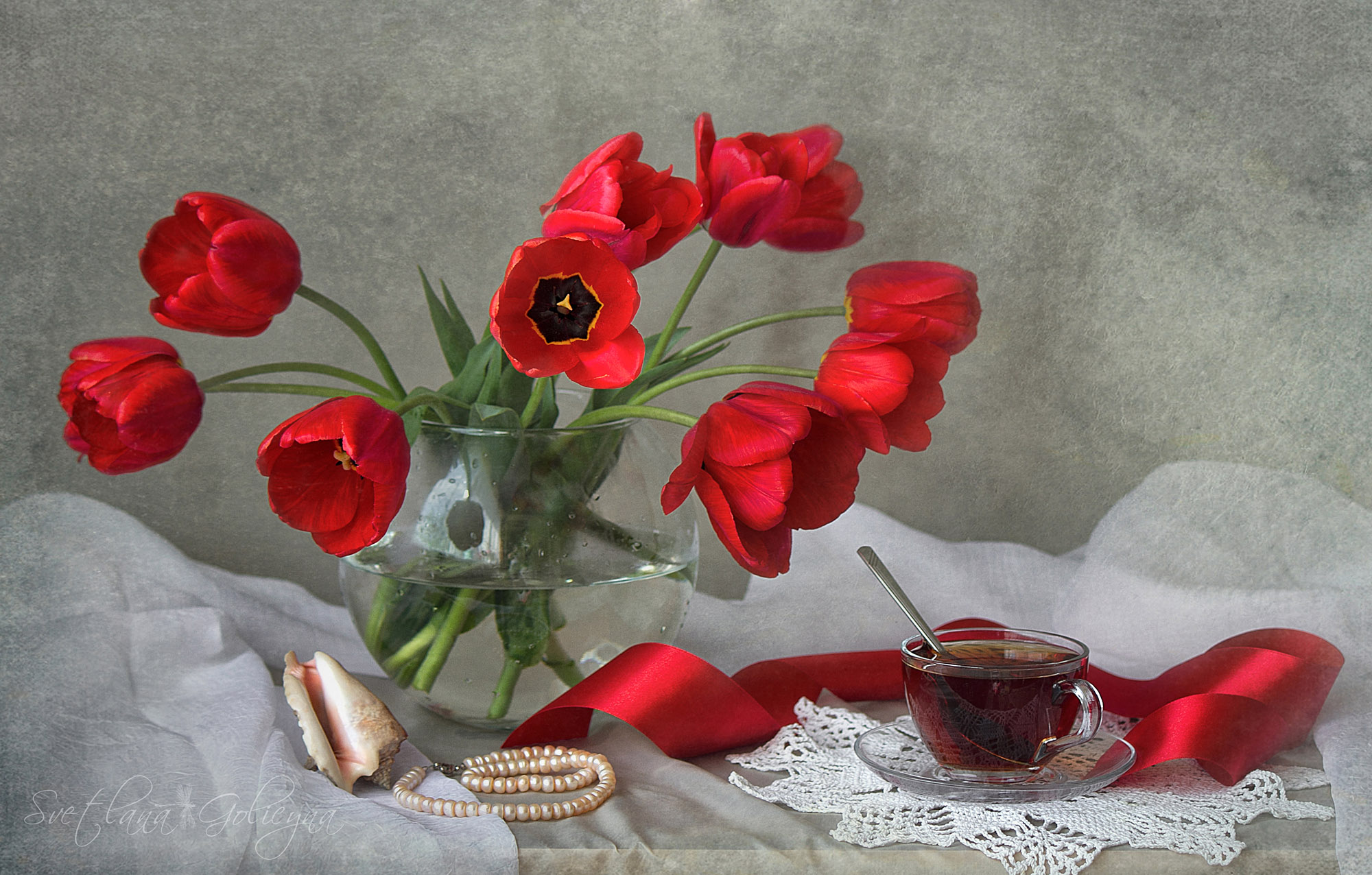 無料モバイル壁紙チューリップ, 静物, 花, 丼鉢, お茶, リボン, 写真撮影, 赤い花をダウンロードします。