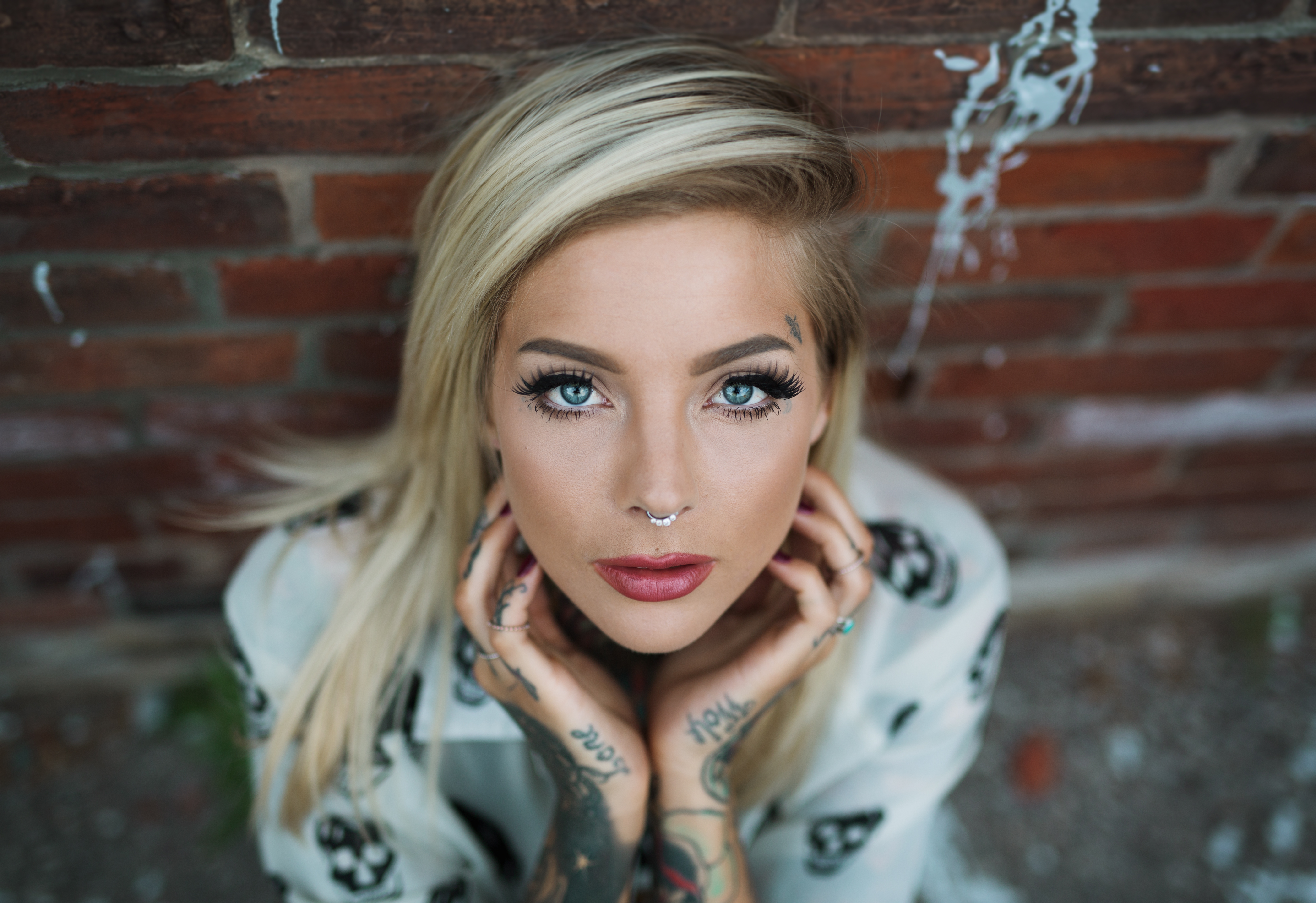 Free download wallpaper Tattoo, Blonde, Model, Women, Blue Eyes on your PC desktop