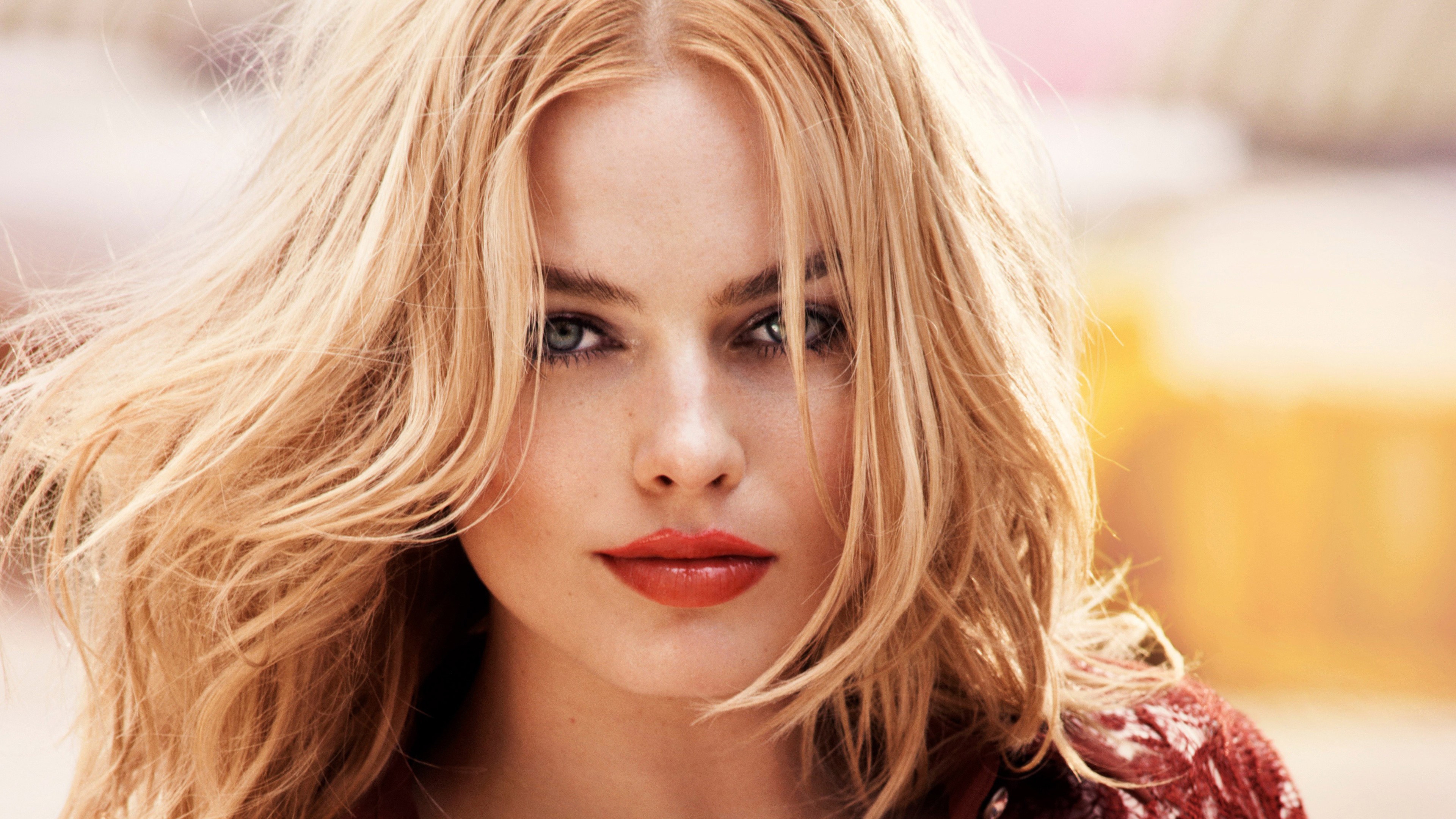 Download mobile wallpaper Blonde, Face, Celebrity, Actress, Lipstick, Australian, Margot Robbie for free.