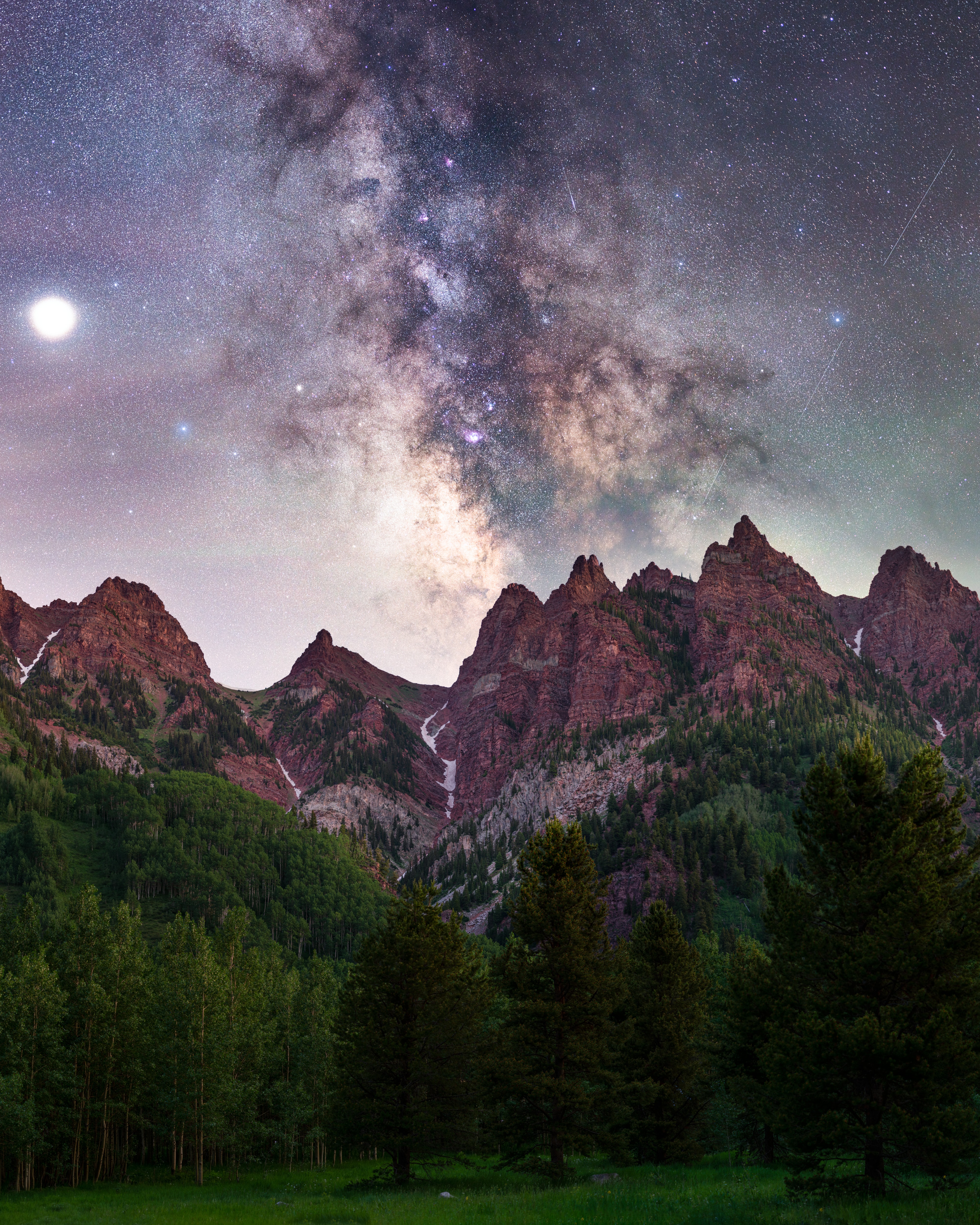 Laden Sie das Natur, Bäume, Berg, Übernachtung, Sternenhimmel-Bild kostenlos auf Ihren PC-Desktop herunter