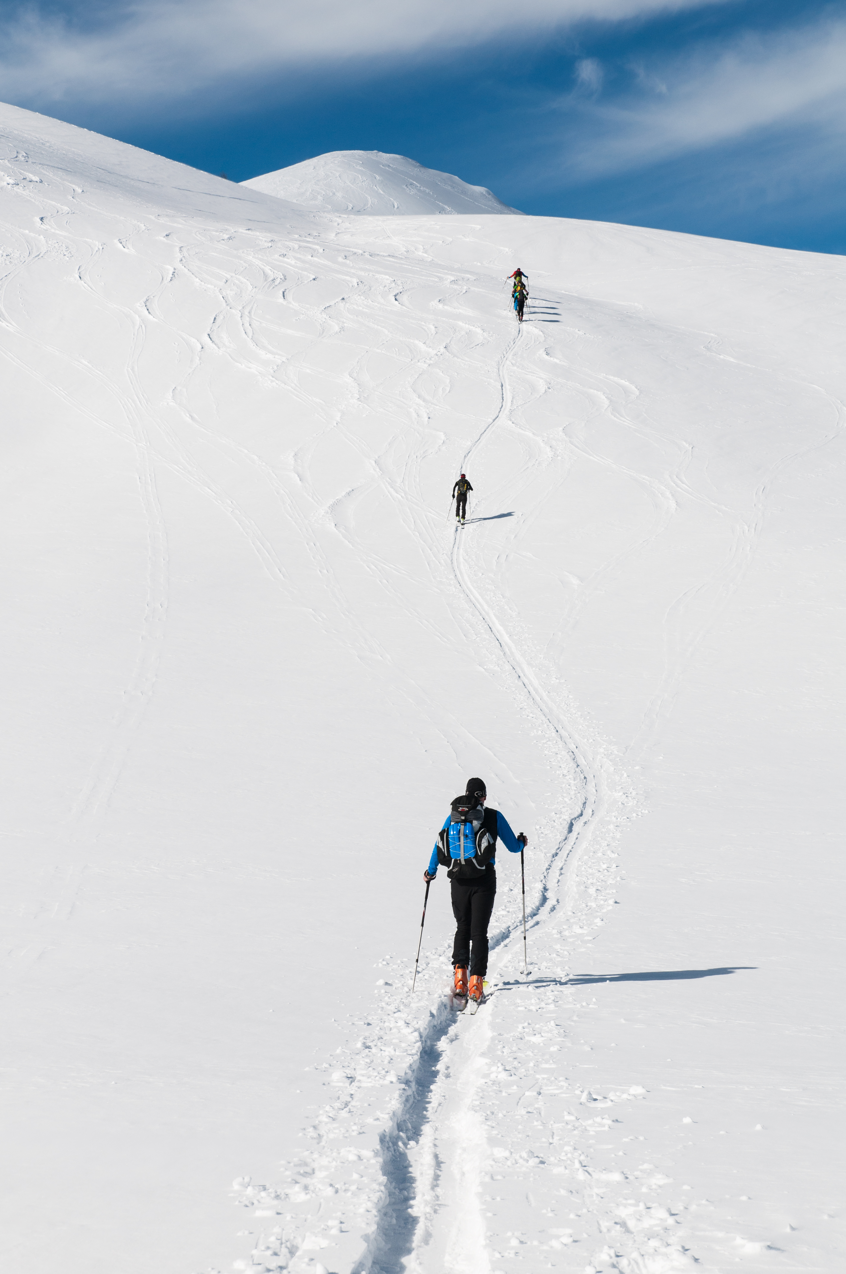 80757 Hintergrundbild herunterladen sport, winter, schnee, berg, skifahrer, wanderung, kampagne - Bildschirmschoner und Bilder kostenlos
