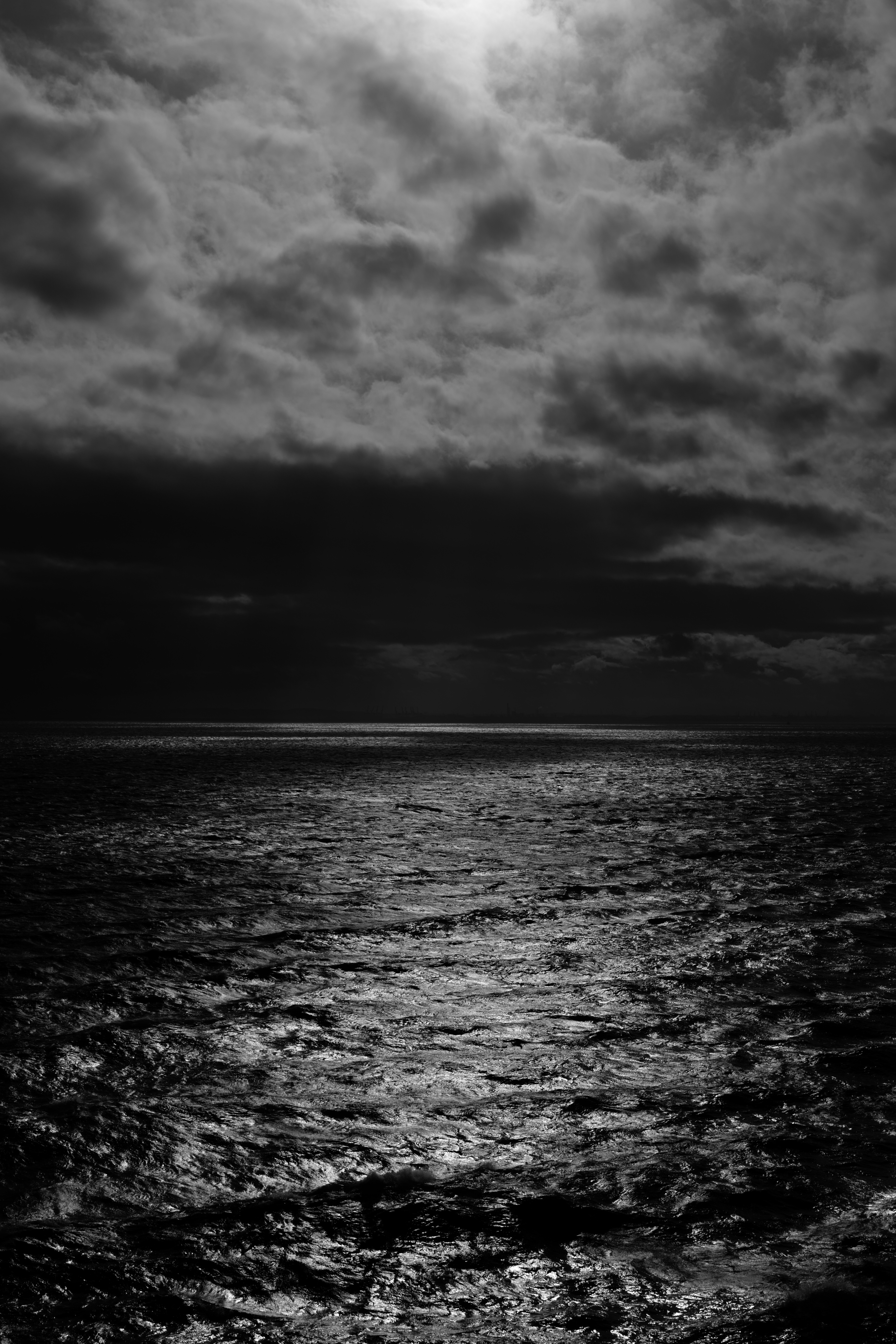 143698 завантажити картинку море, пейзаж, ніч, хмари, чорний, небокрай, горизонт, брижі, хвильовий, місячне сяйво - шпалери і заставки безкоштовно