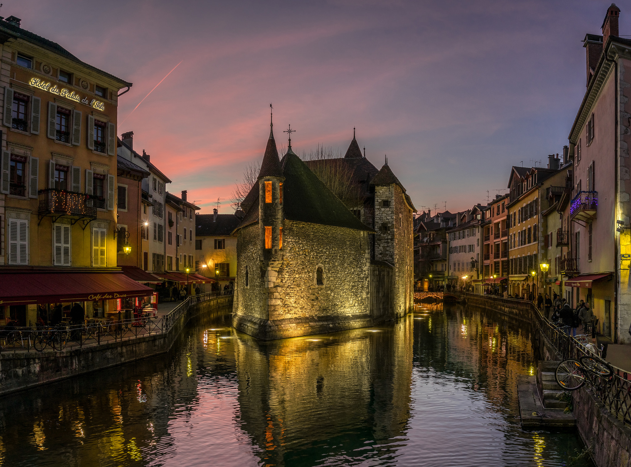 Download mobile wallpaper Water, Building, Reflection, Light, France, Hotel, Man Made, Annecy, Palais De L'isle for free.