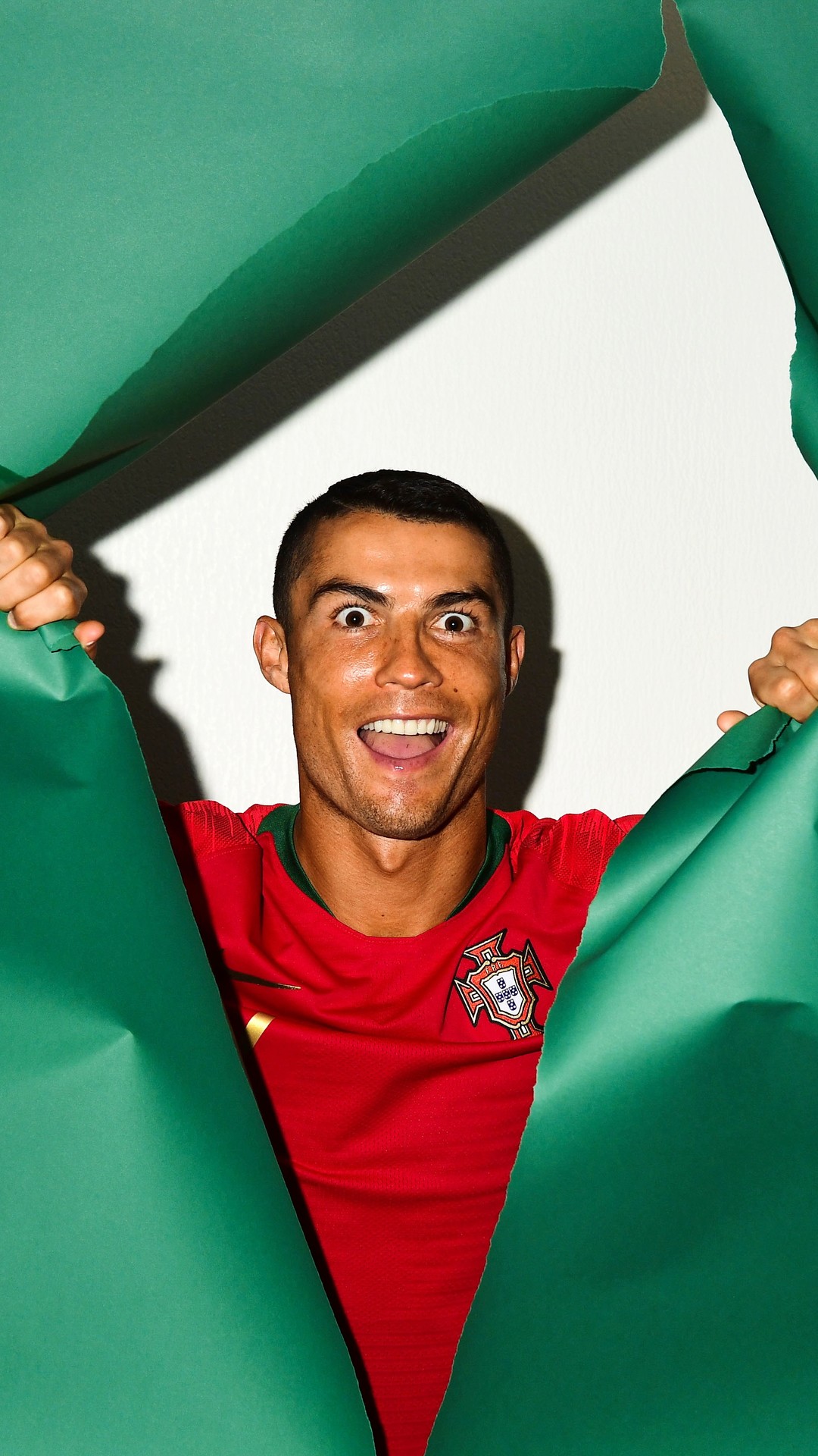 Download mobile wallpaper Sports, Cristiano Ronaldo, Soccer, Portuguese for free.