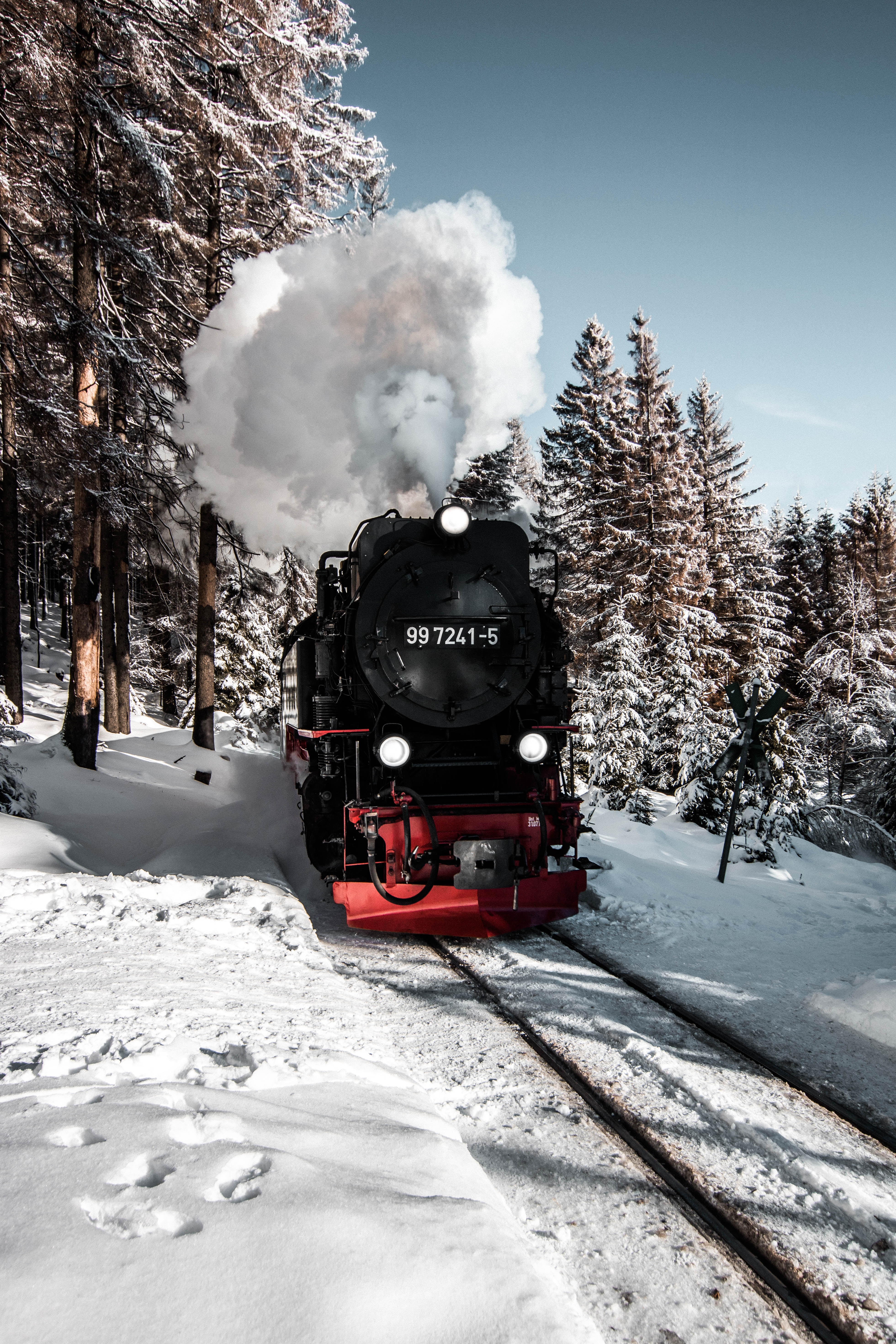 Free download wallpaper Winter, Locomotive, Steam Locomotive, Snow, Miscellanea, Miscellaneous, Smoke, Train on your PC desktop