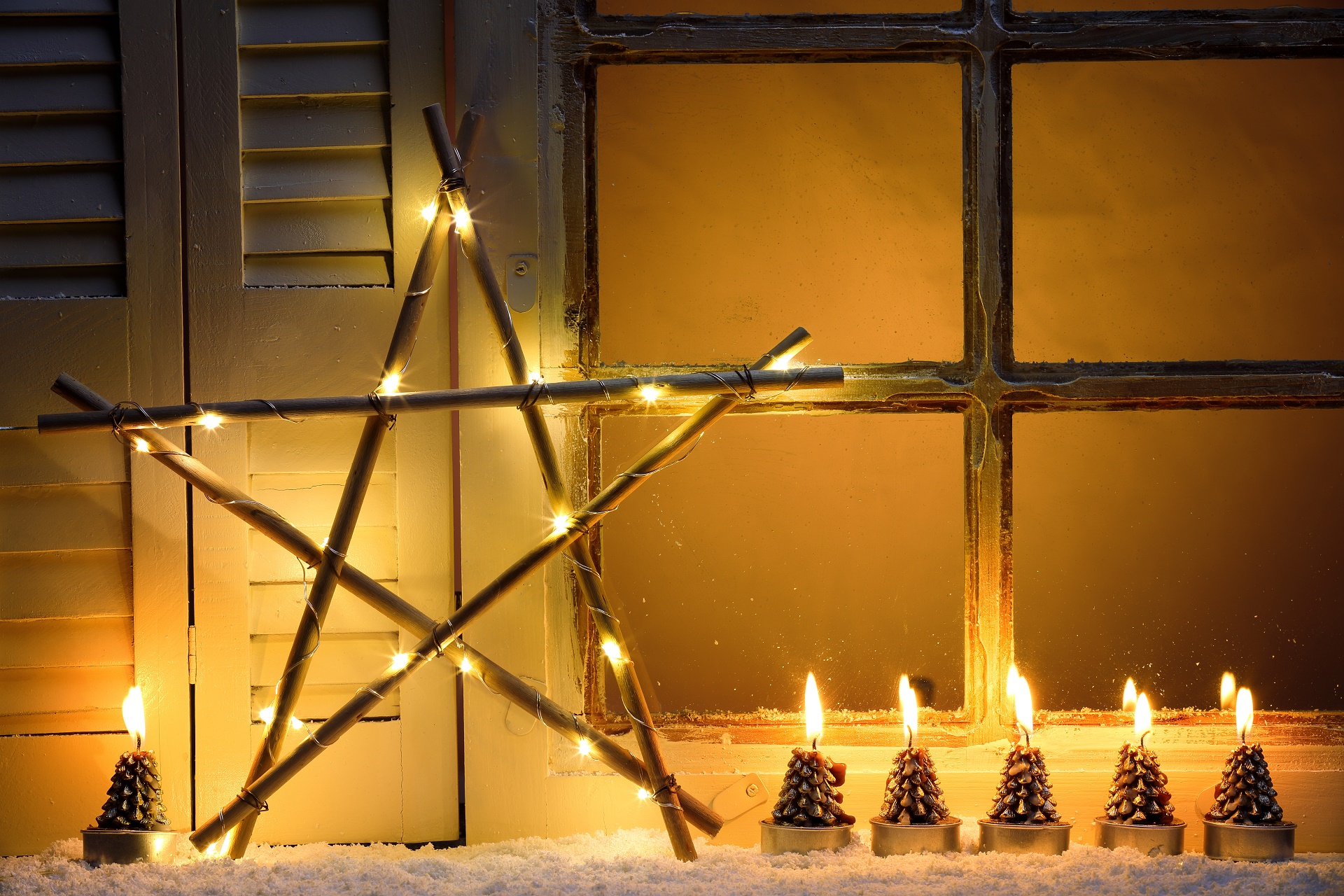 Laden Sie das Feiertage, Weihnachten, Fenster, Weihnachtsschmuck, Kerze-Bild kostenlos auf Ihren PC-Desktop herunter