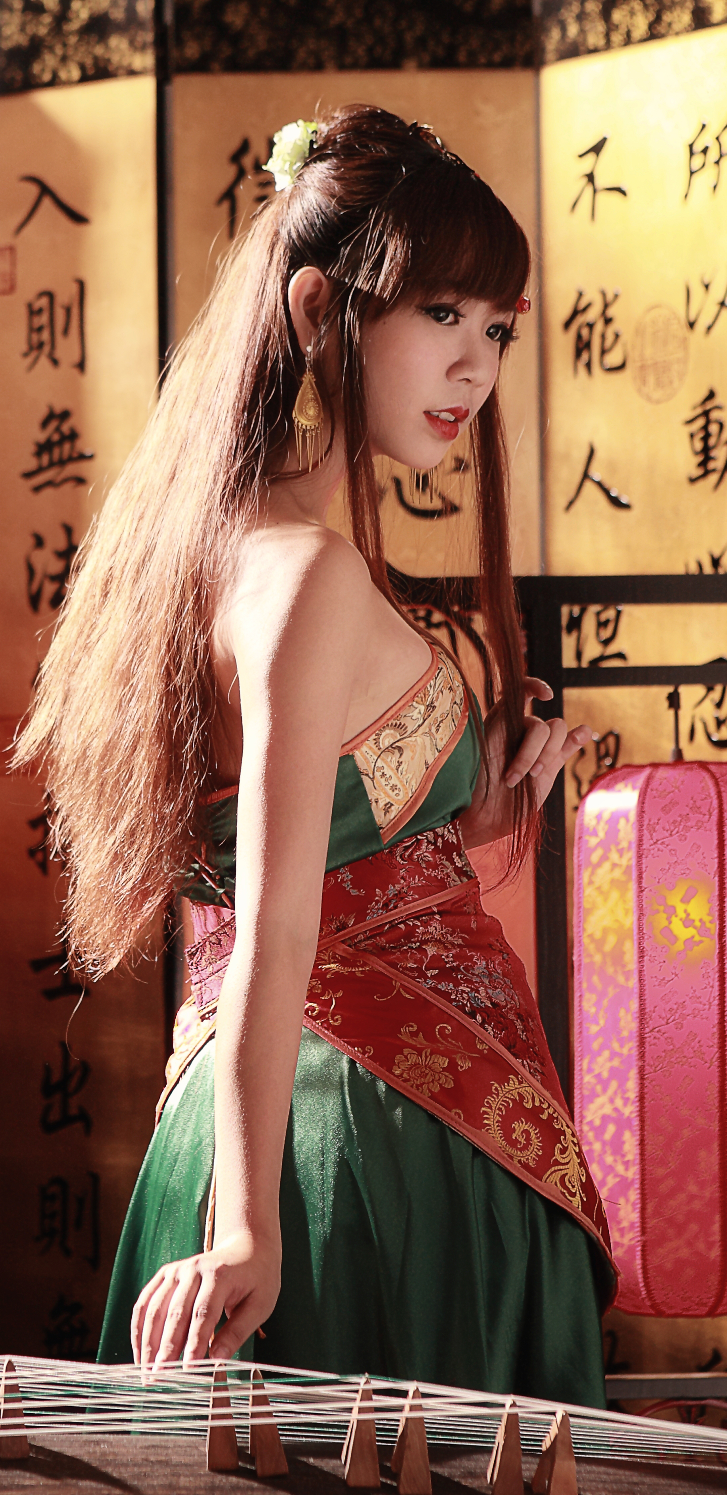 Download mobile wallpaper Women, Bonsai, Asian, Instrument, Taiwanese, National Dress, Sà Lín for free.