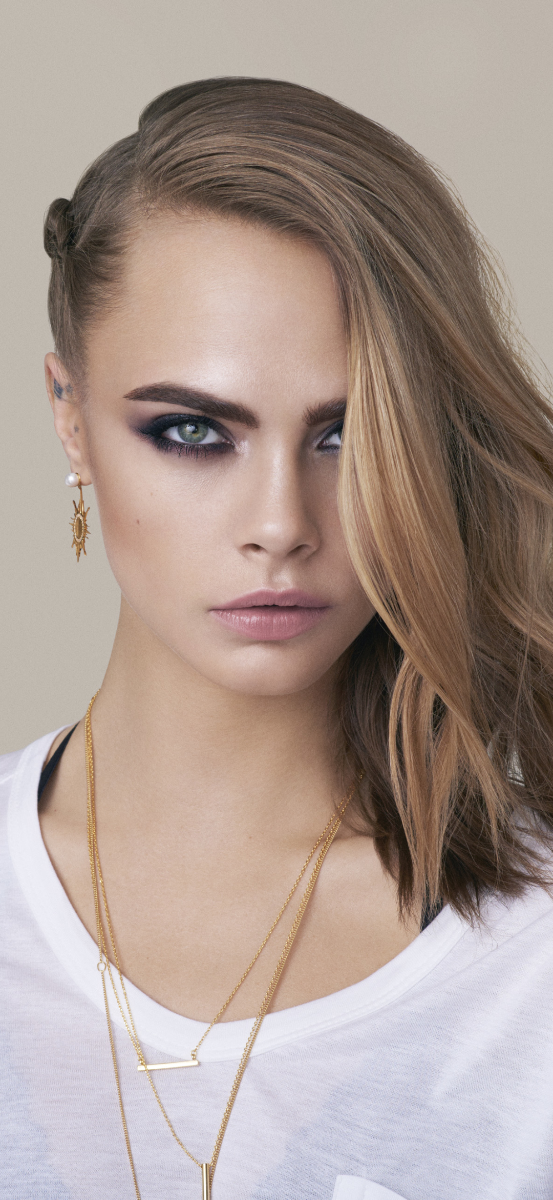 Download mobile wallpaper Blonde, English, Model, Blue Eyes, Celebrity, Actress, Cara Delevingne for free.