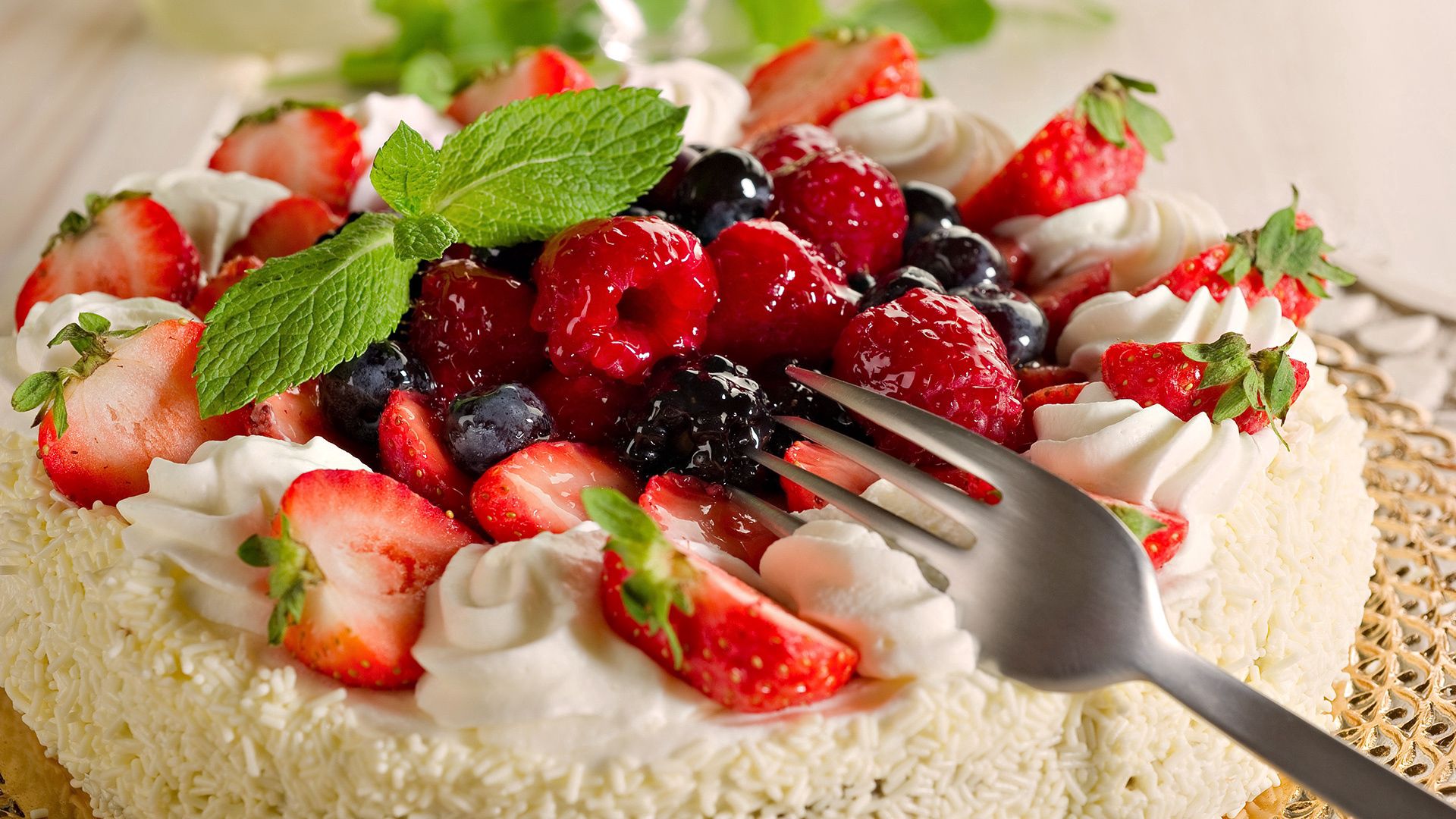 cake, food, strawberry, desert, berries, sweet, cream, mint