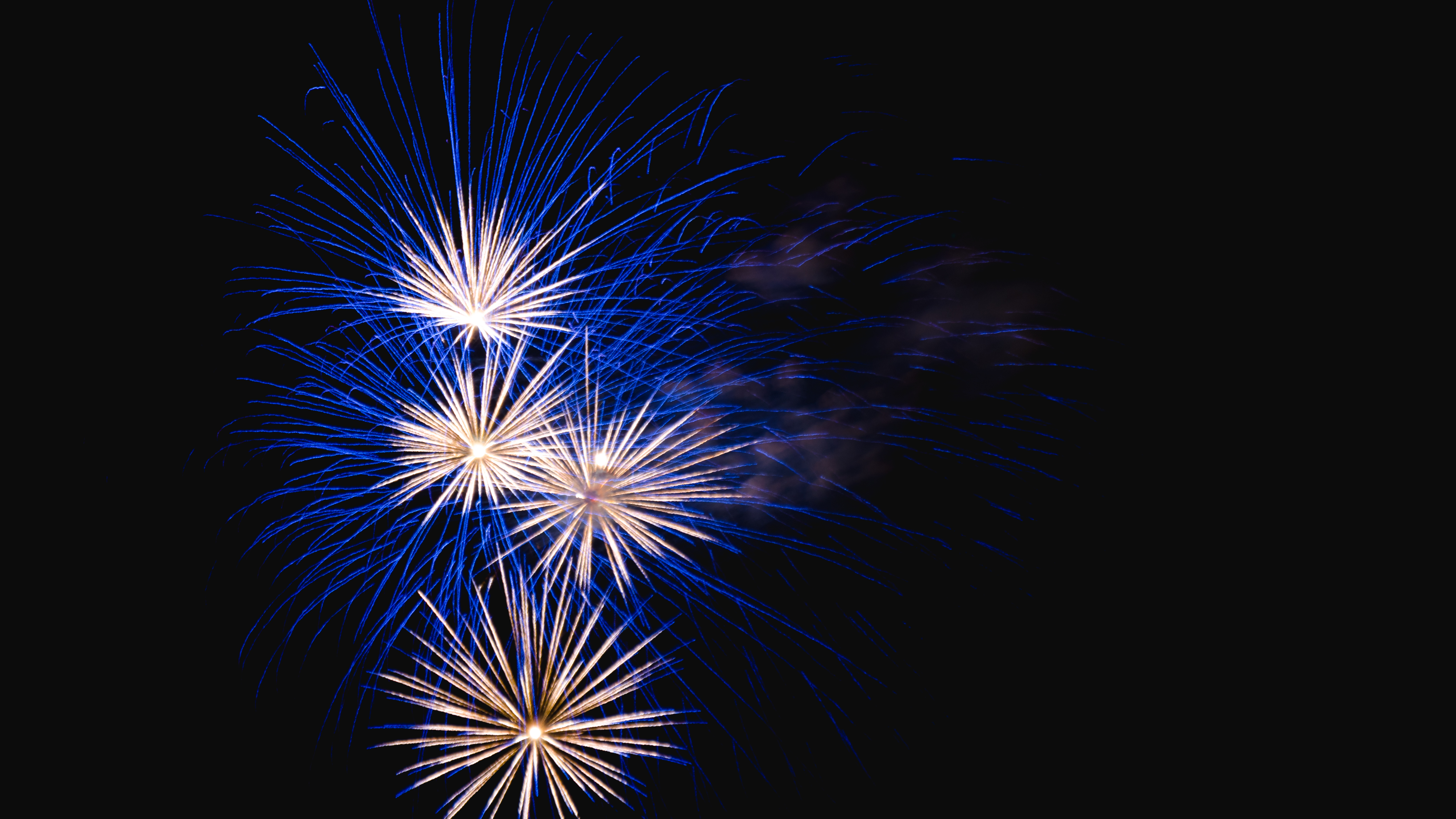 Free download wallpaper Sky, Sparks, Holiday, Firework, Holidays, Salute, Fireworks on your PC desktop