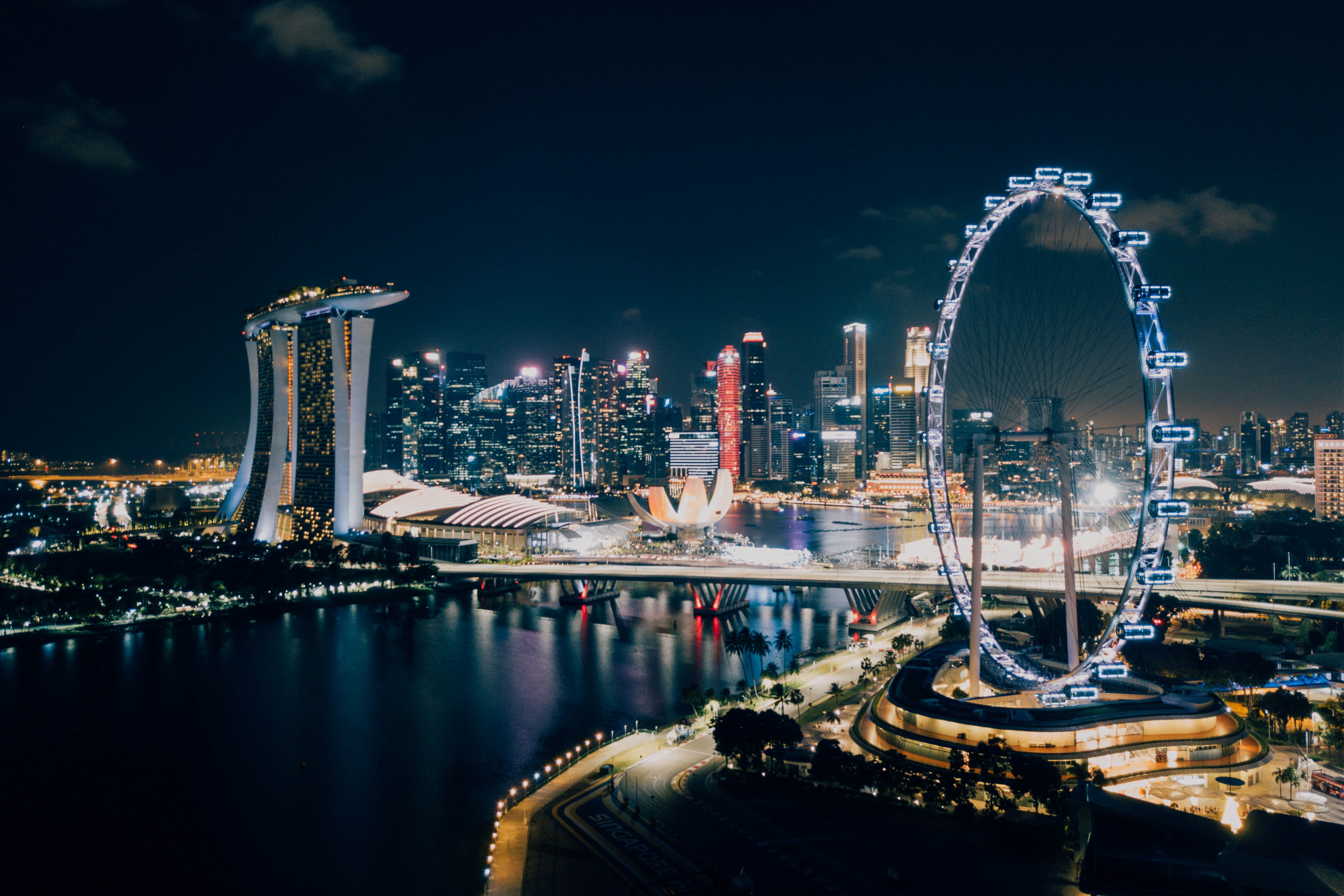 Скачать картинку Города, Здание, Сингапур, Сделано Человеком в телефон бесплатно.