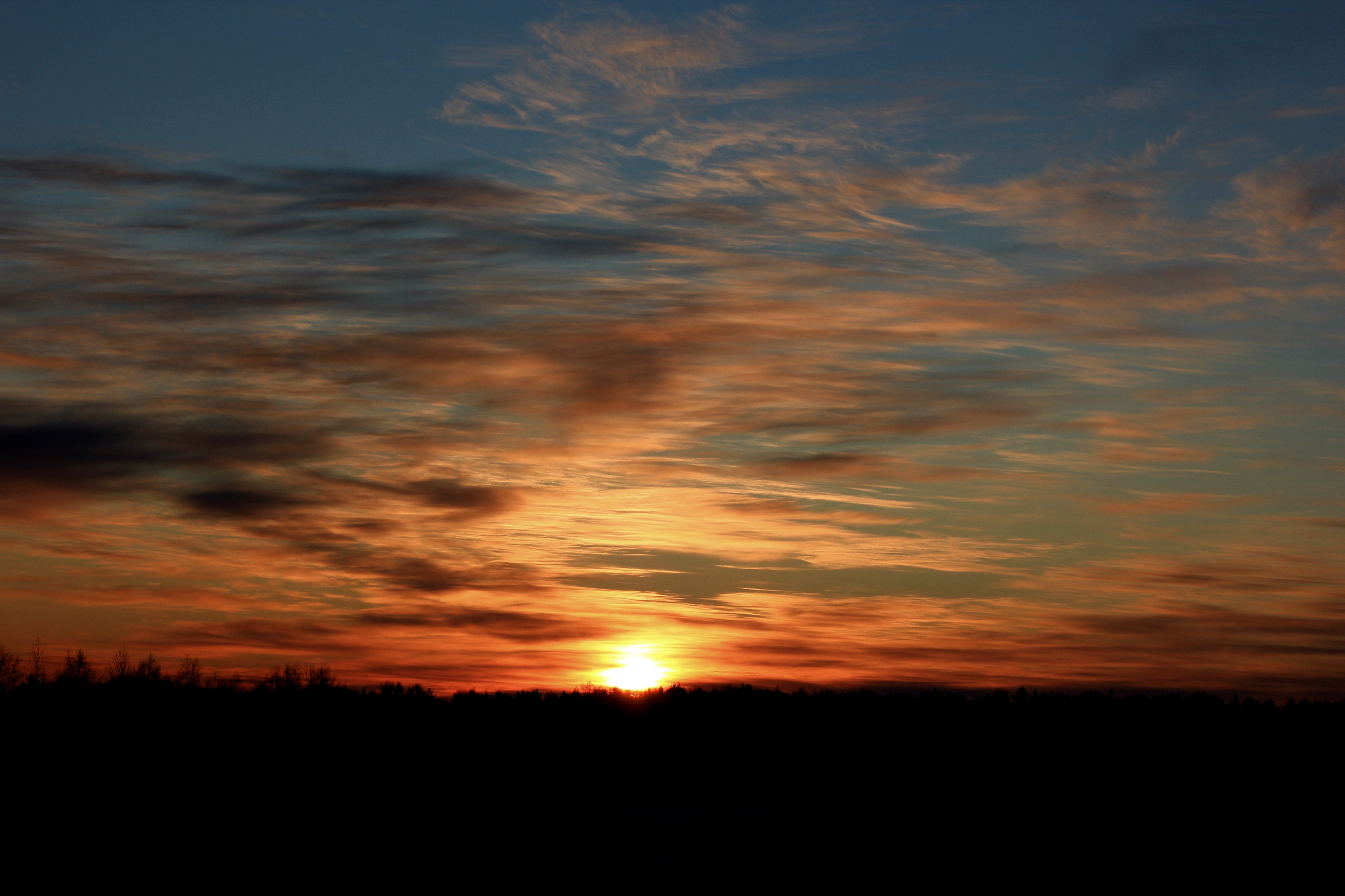 Handy-Wallpaper Sunset, Clouds, Silhouette, Natur, Sky kostenlos herunterladen.