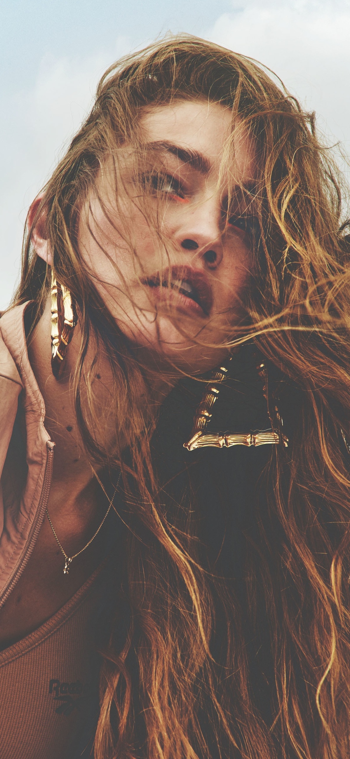 Download mobile wallpaper Blonde, Model, Earrings, American, Celebrity, Gigi Hadid for free.