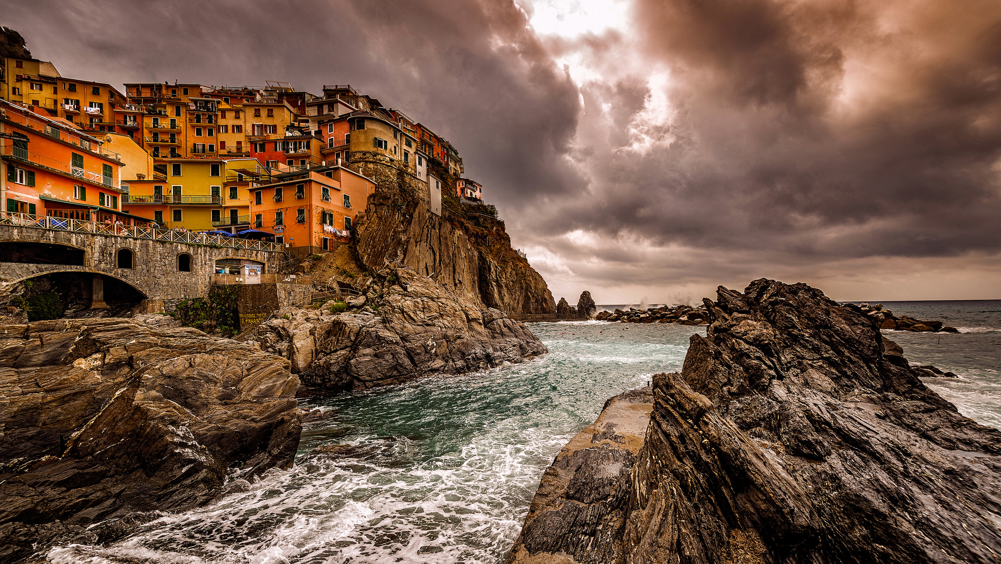 Download mobile wallpaper Sea, Italy, Ocean, House, Cloud, Town, Manarola, Cinque Terre, Man Made, Towns for free.