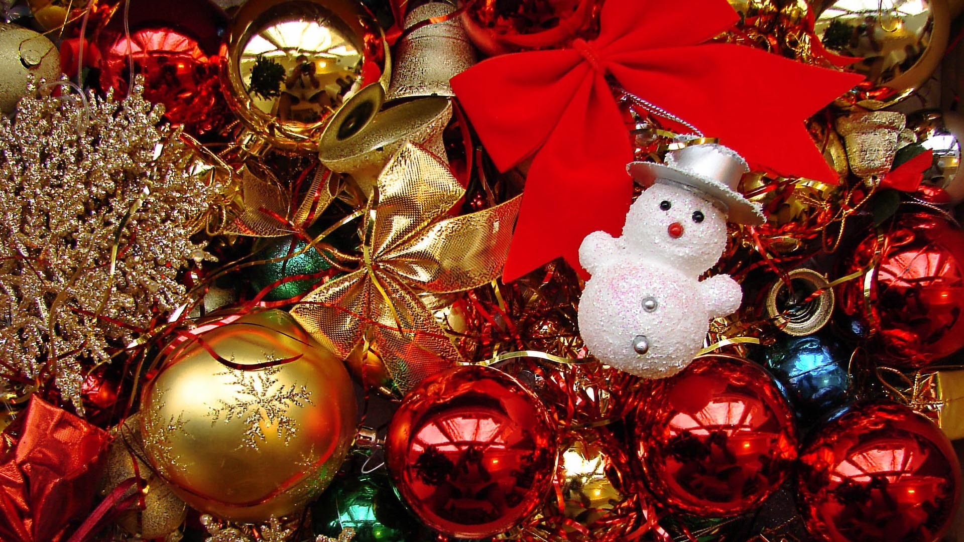 Download mobile wallpaper Christmas Ornaments, Christmas, Holiday for free.