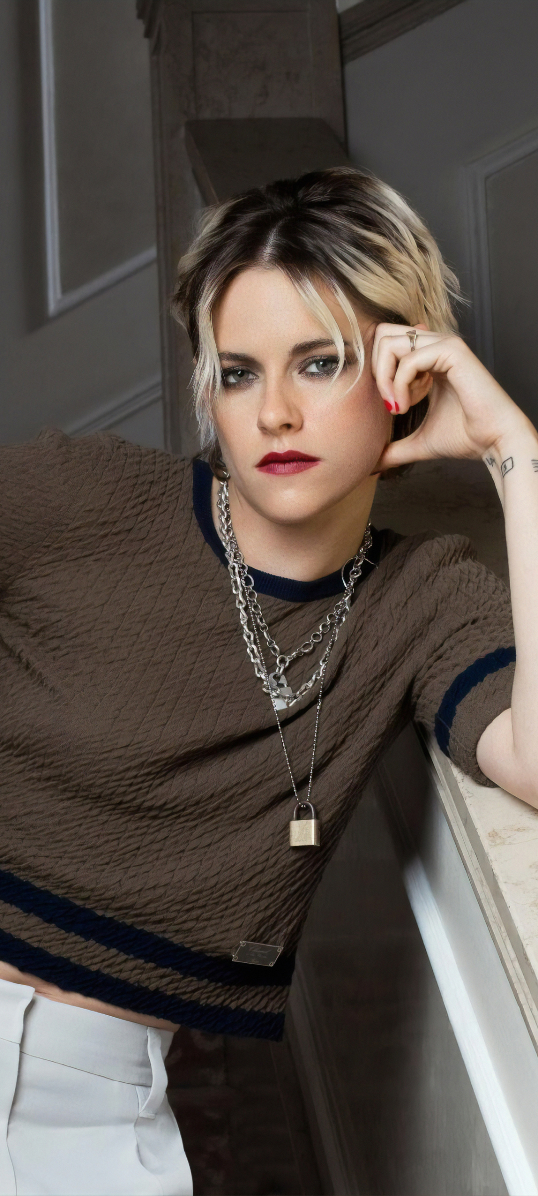 Download mobile wallpaper Kristen Stewart, Blonde, American, Celebrity, Short Hair, Actress, Lipstick for free.