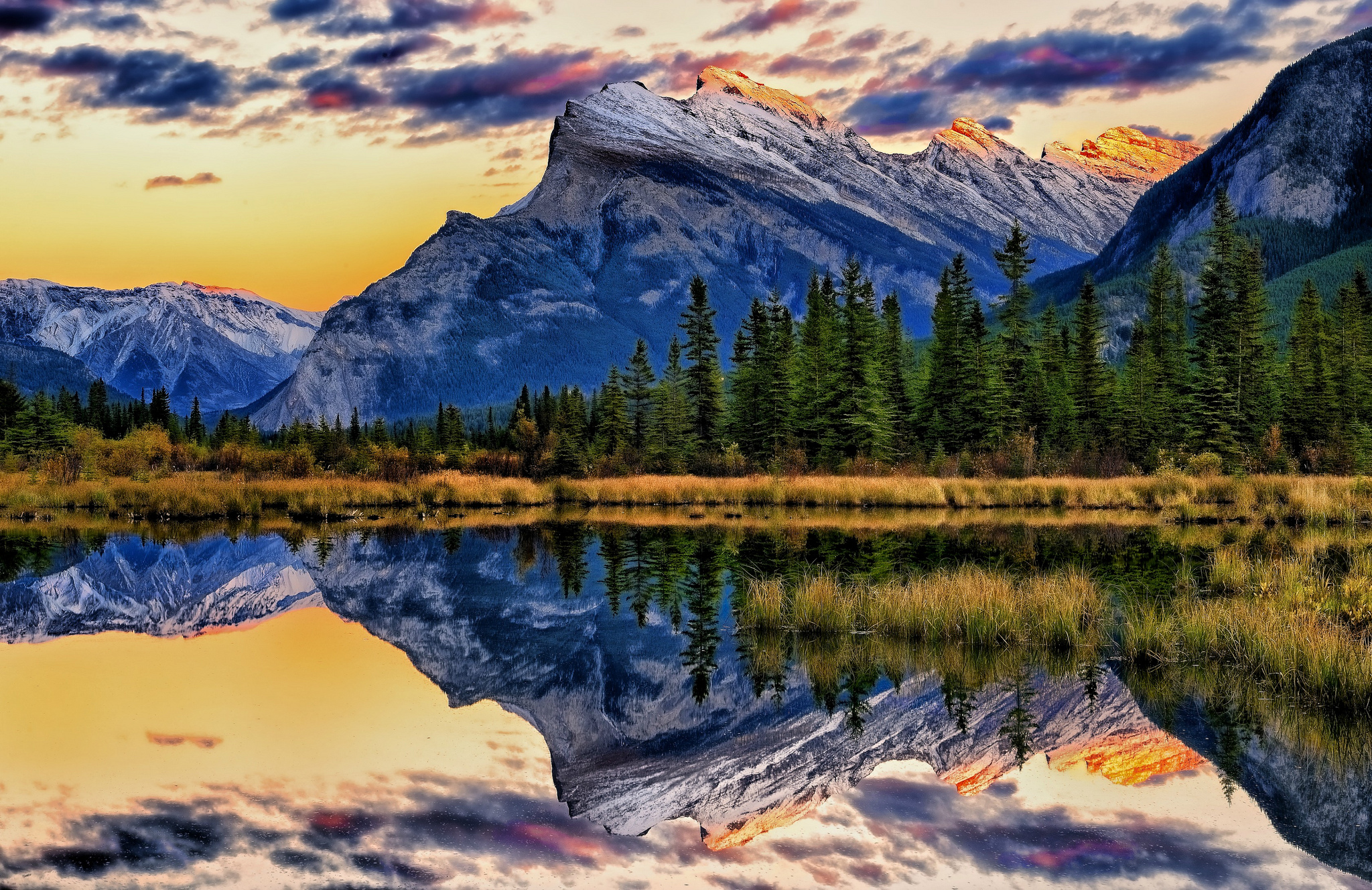 614217 baixar papel de parede terra/natureza, reflecção, alberta, parque nacional de banff, canadá, lago, monte rundle, montanha, lagos vermelhão - protetores de tela e imagens gratuitamente