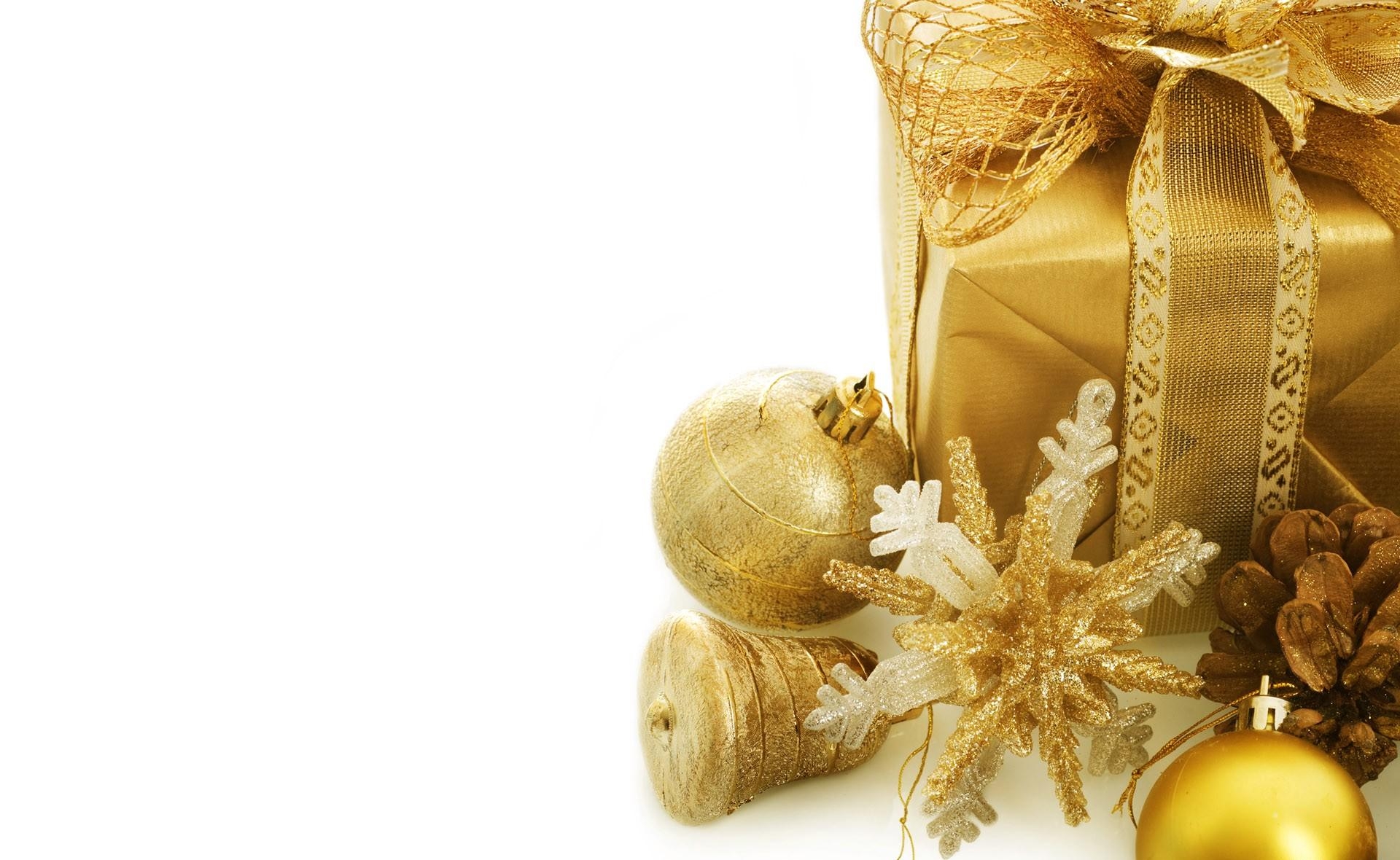 156969画像をダウンロード祝日, ゴールド, 休日, プレゼント, 贈り物, クリスマスの飾り, クリスマスツリーのおもちゃ, 円錐, 瘤, スノーフレーク, 雪片-壁紙とスクリーンセーバーを無料で