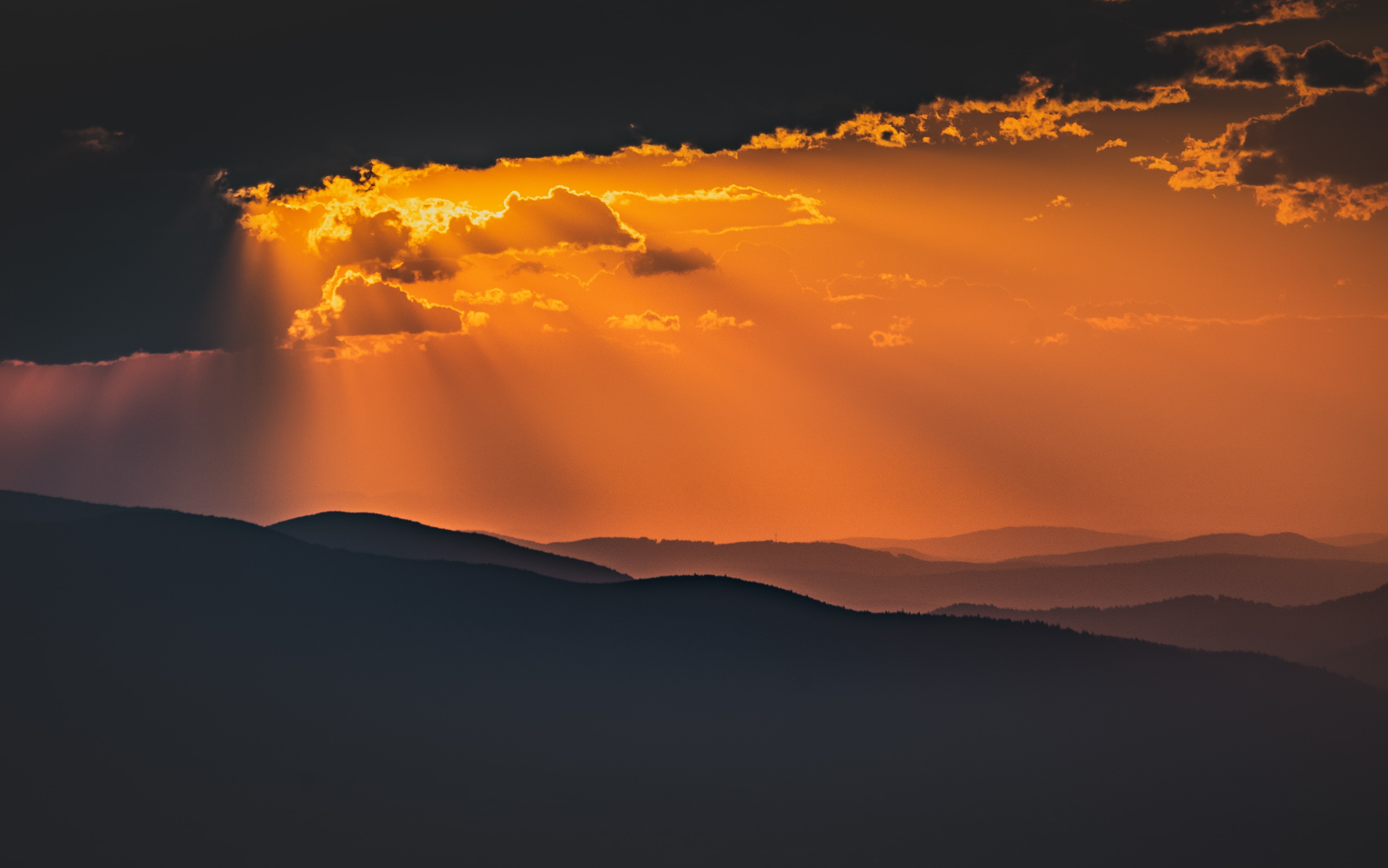 Free download wallpaper Sunset, Mountains, Twilight, Clouds, Rays, Dusk, Beams, Dark on your PC desktop