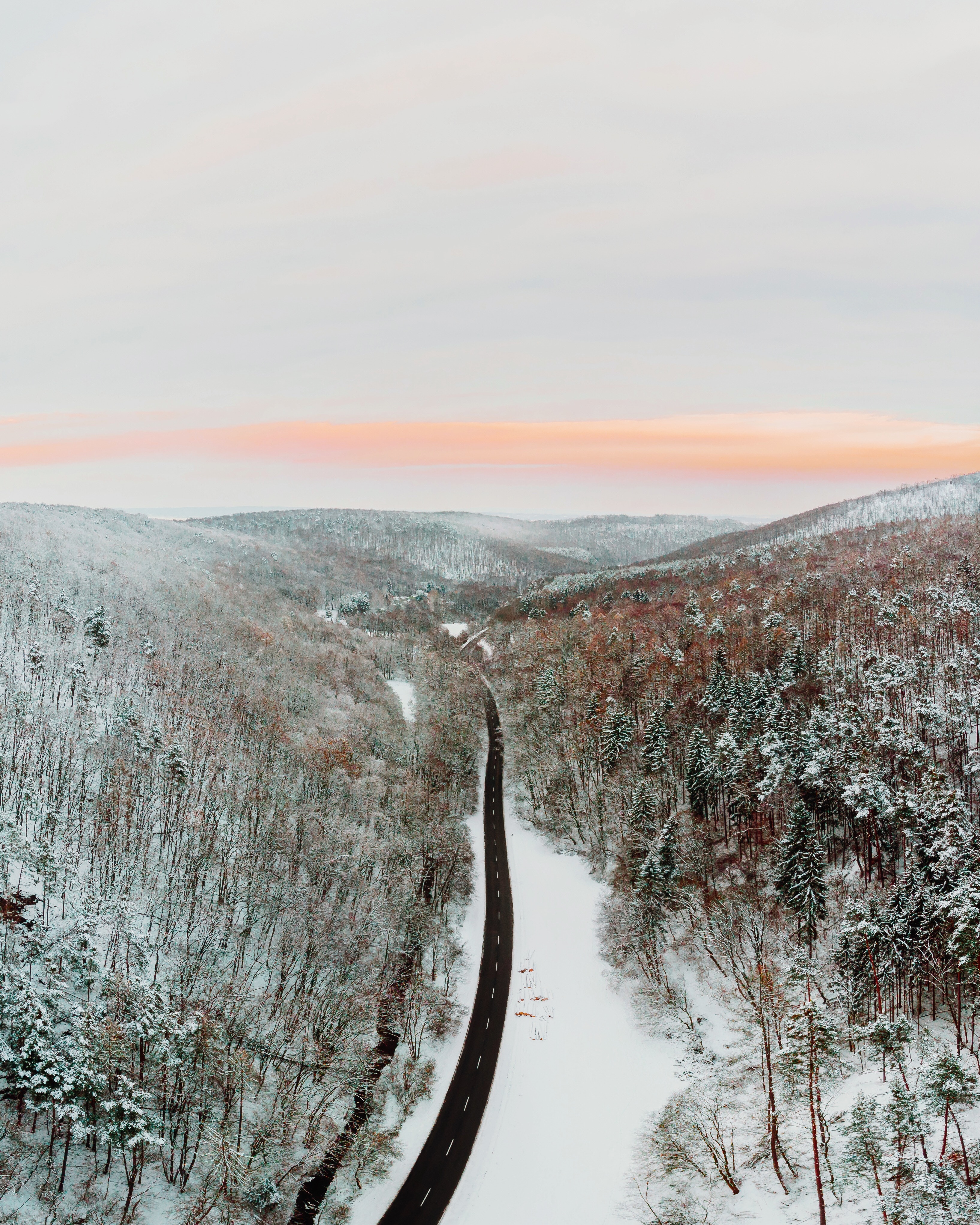 PCデスクトップに自然, 道路, 雪, 上から見る, 道, 冬, 山脈画像を無料でダウンロード