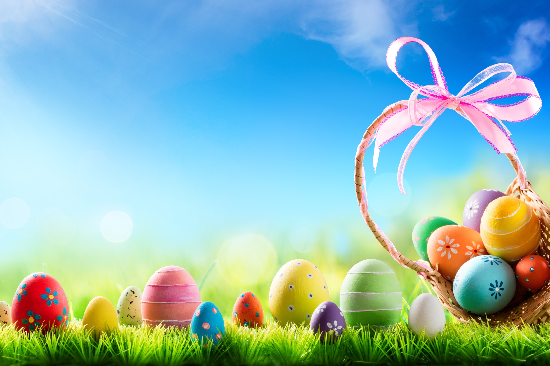 Laden Sie das Feiertage, Ostern, Bunt, Korb, Osterei-Bild kostenlos auf Ihren PC-Desktop herunter